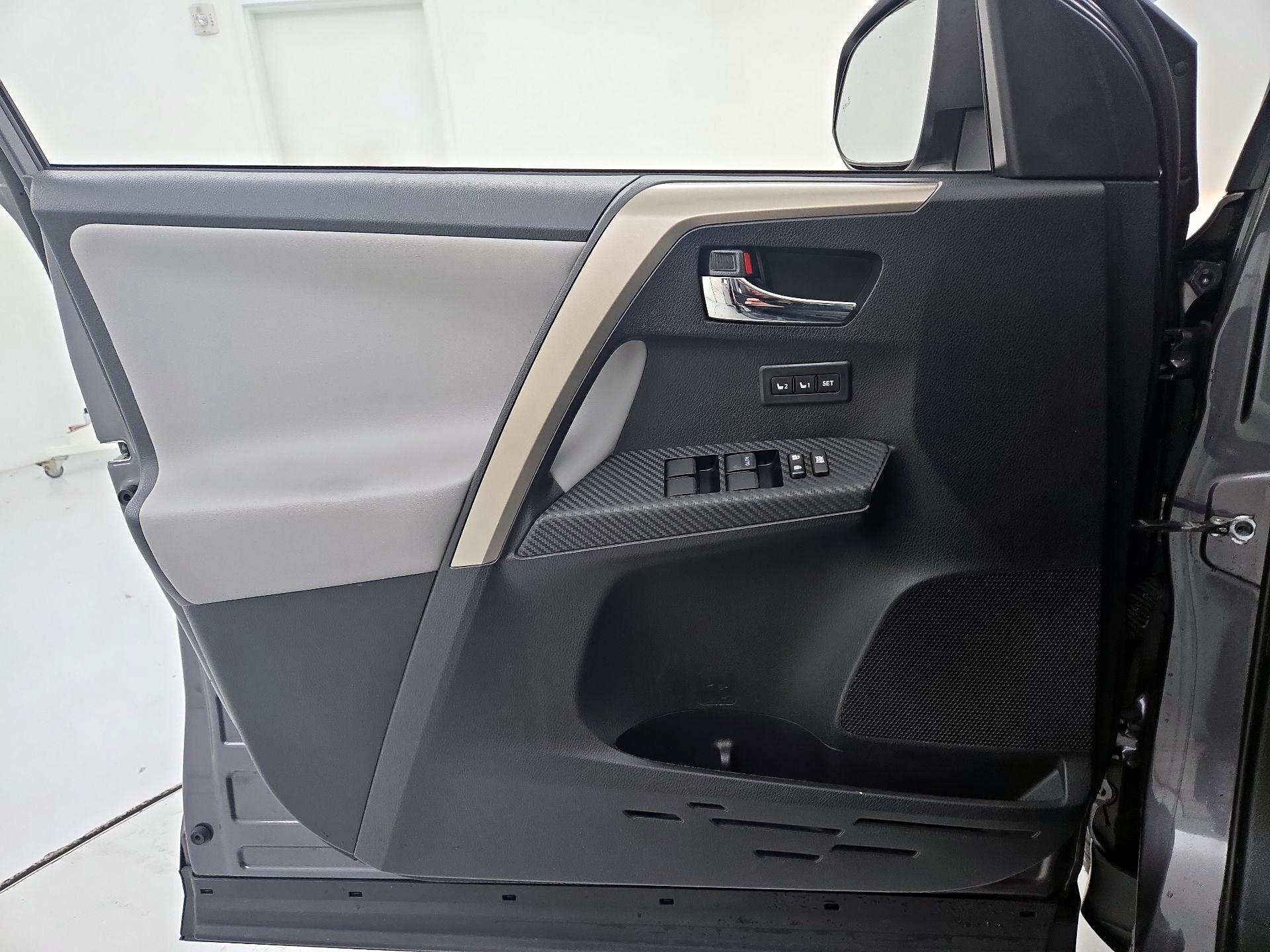 Thumbnail: 2015 Toyota RAV4 - 12