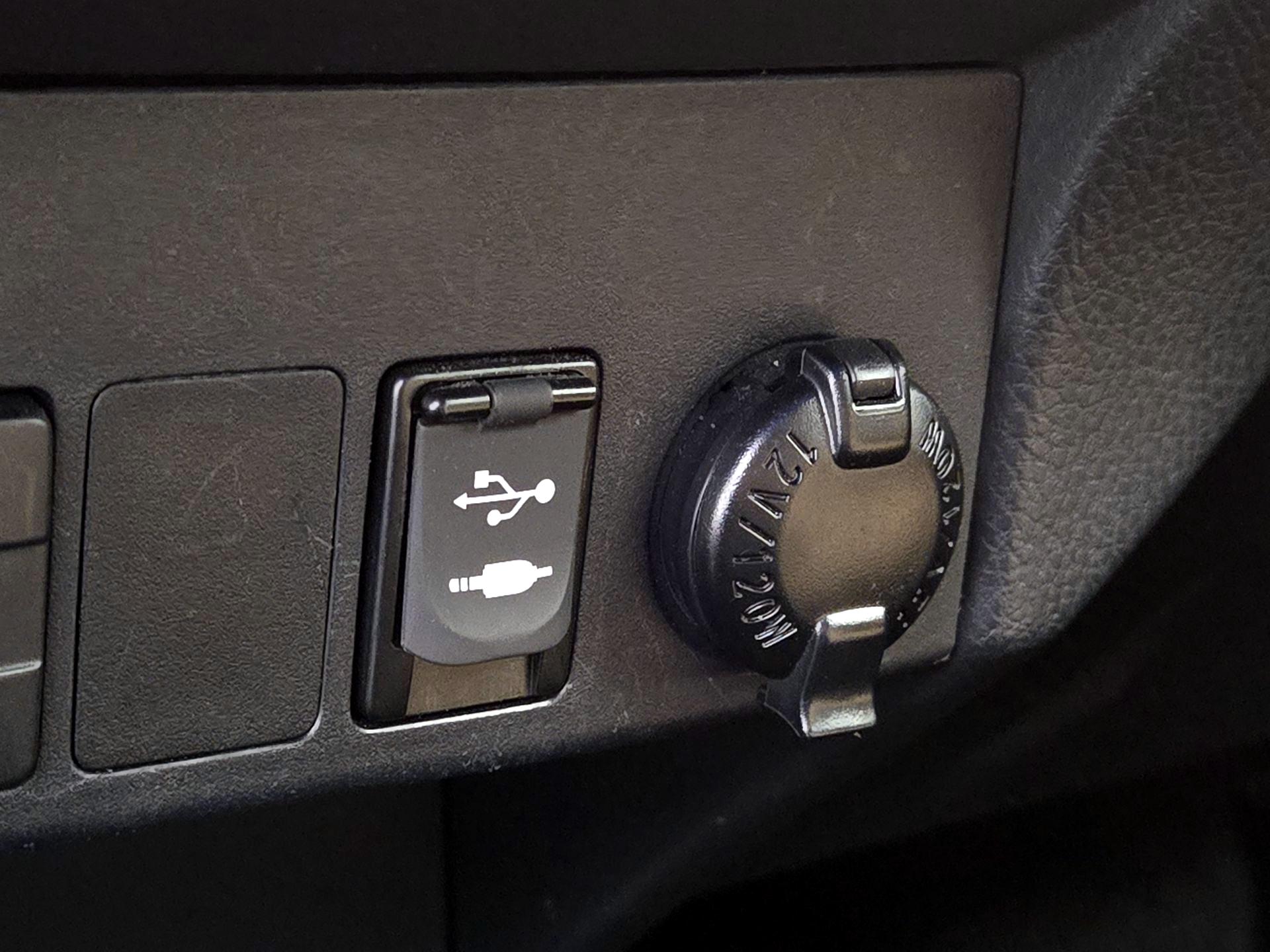 Thumbnail: 2018 Toyota RAV4 - 18