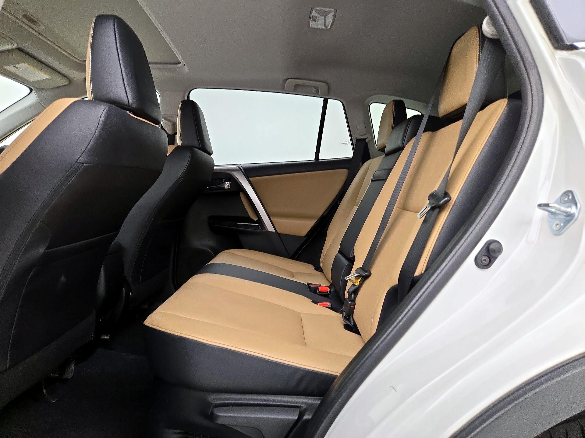 Thumbnail: 2018 Toyota RAV4 - 20