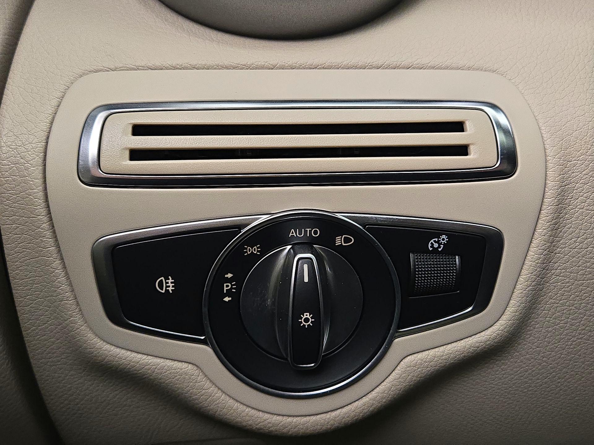 Thumbnail: 2020 Mercedes-Benz C-Class - 13