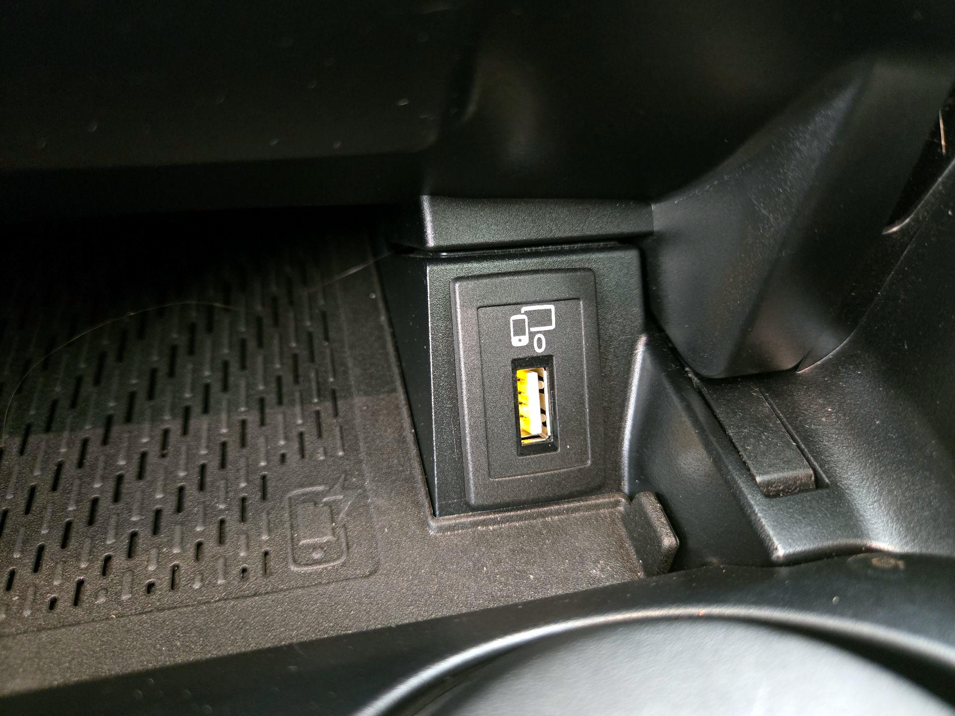 Thumbnail: 2020 Mercedes-Benz C-Class - 18