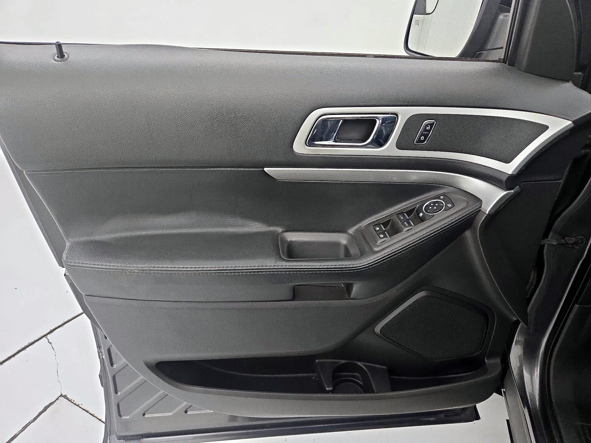 Thumbnail: 2015 Ford Explorer - 12