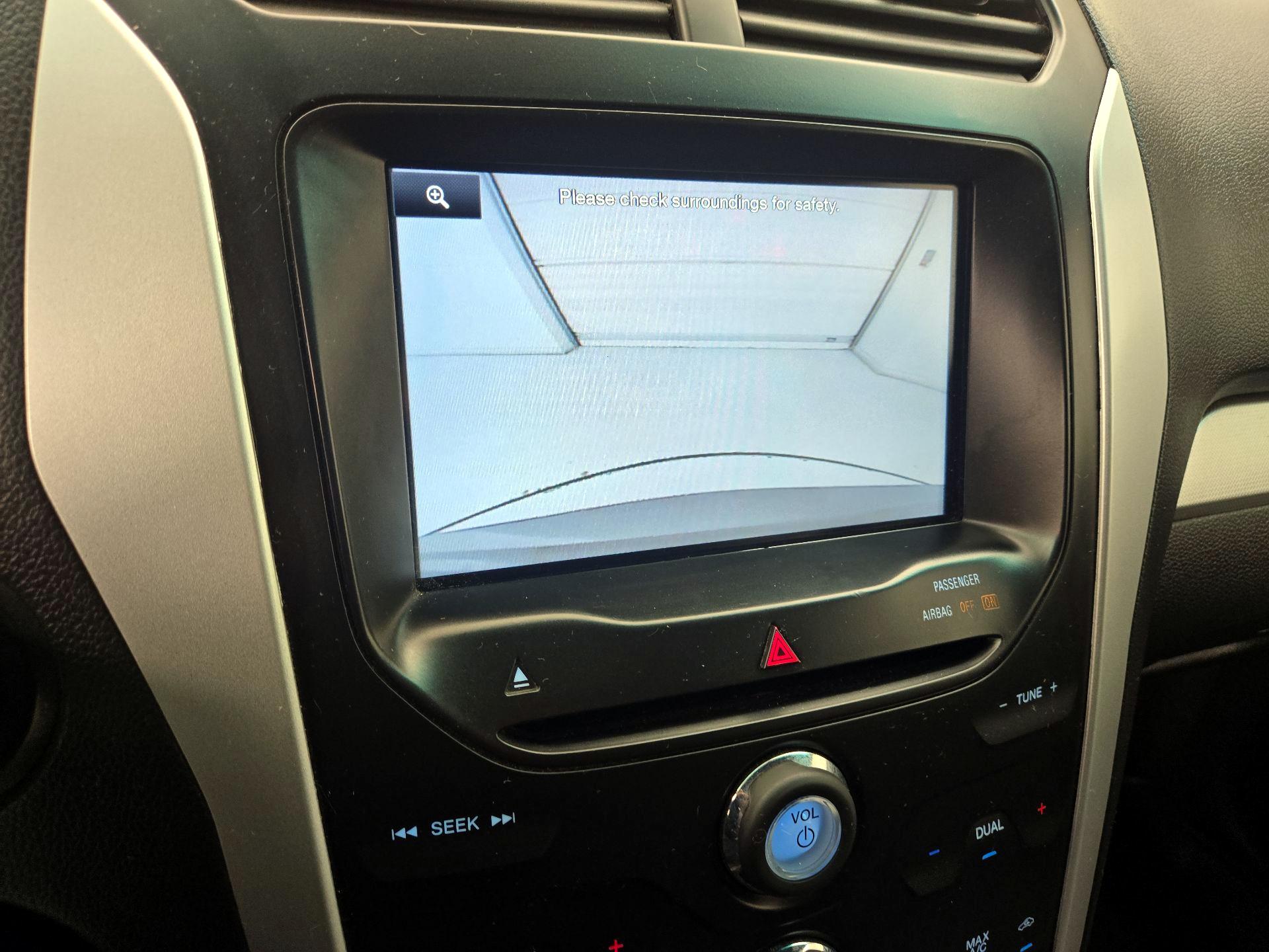 Thumbnail: 2015 Ford Explorer - 14