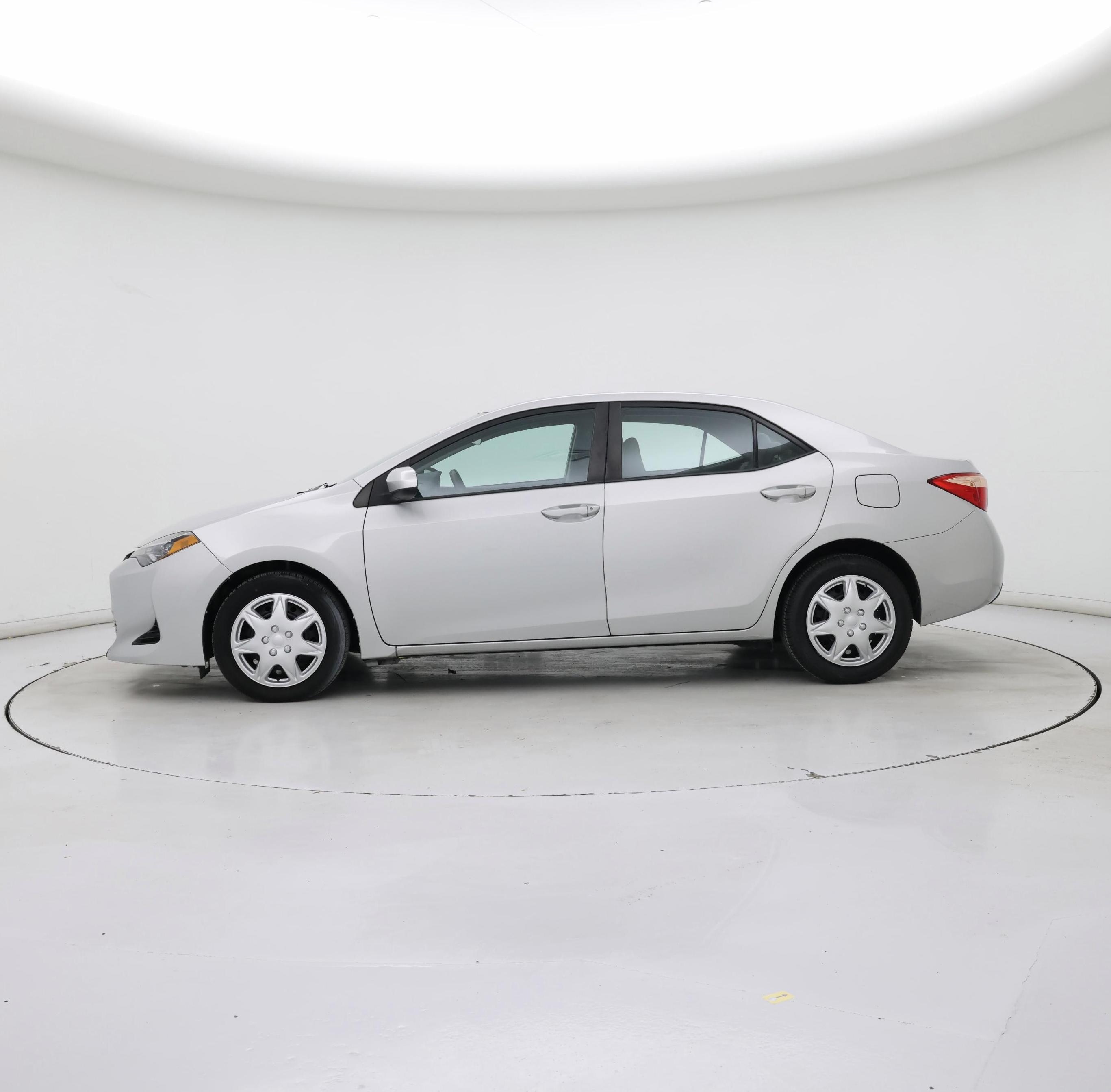 Thumbnail: 2018 Toyota Corolla - 3