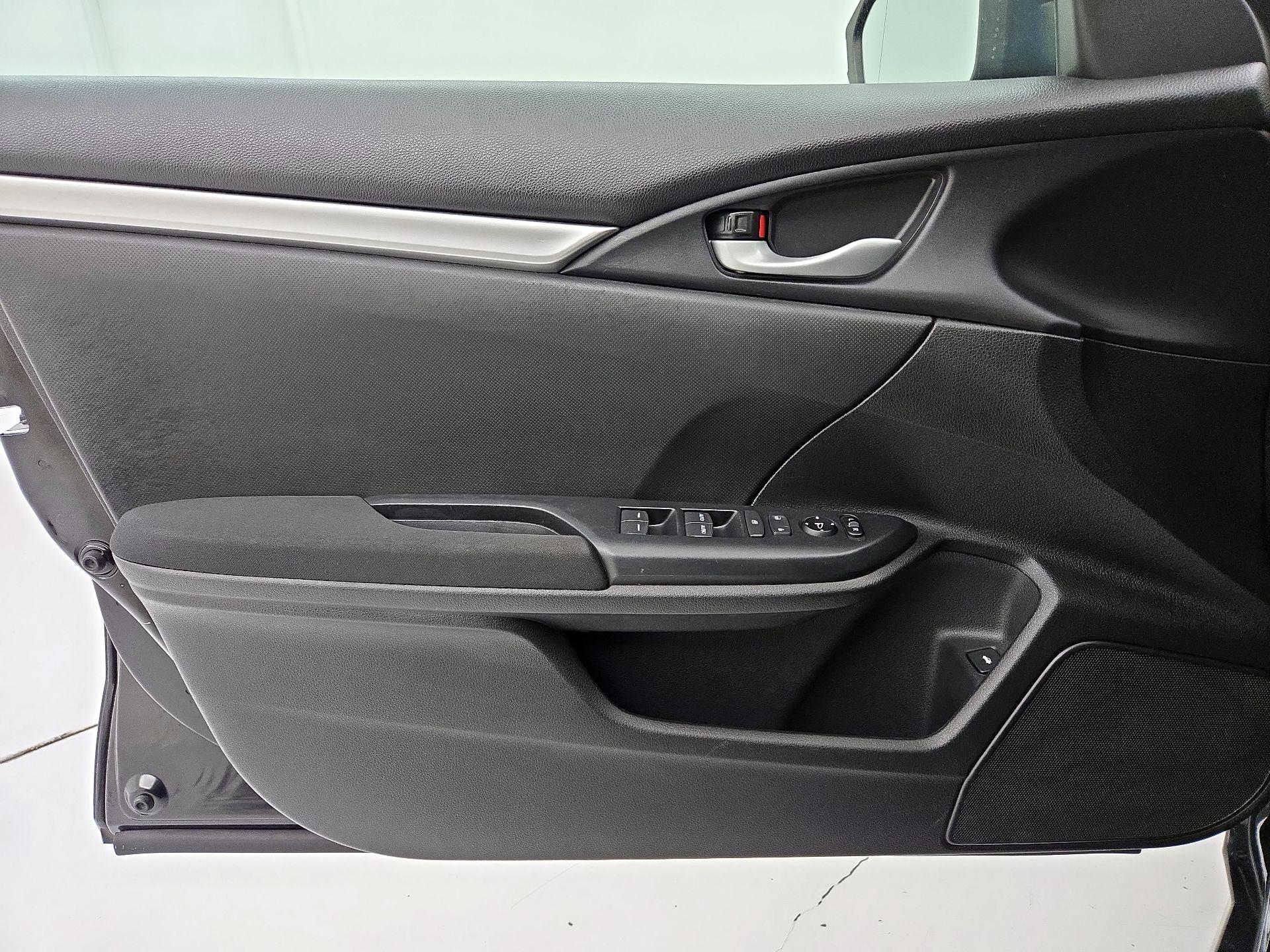 Thumbnail: 2016 Honda Civic - 12