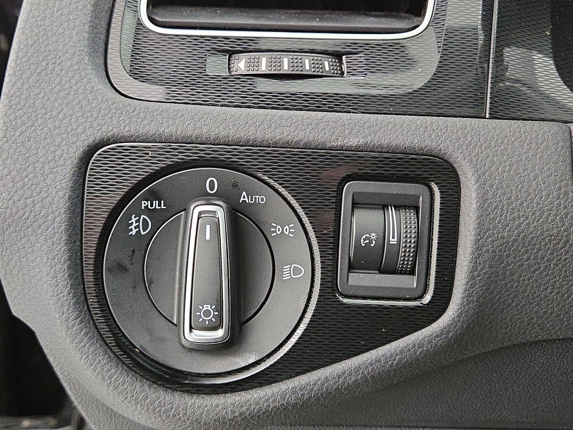 Thumbnail: 2017 Volkswagen Golf - 13