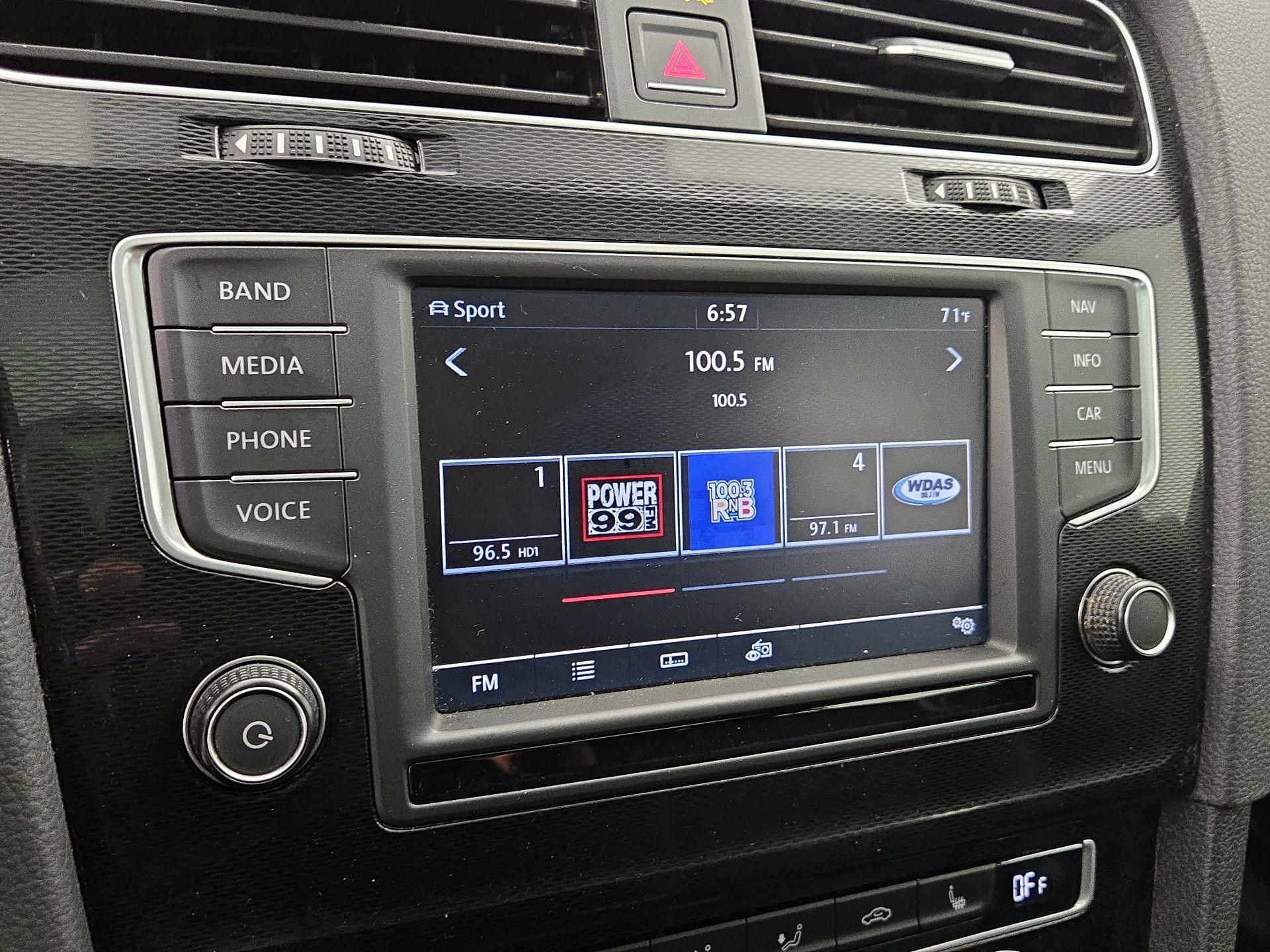 Thumbnail: 2017 Volkswagen Golf - 14