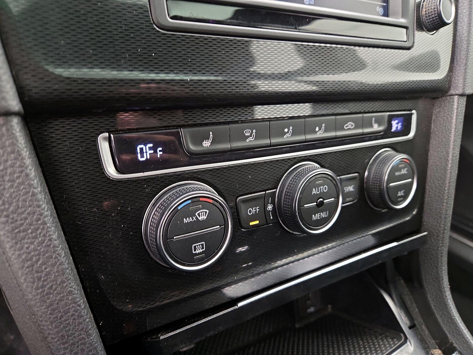 Thumbnail: 2017 Volkswagen Golf - 15