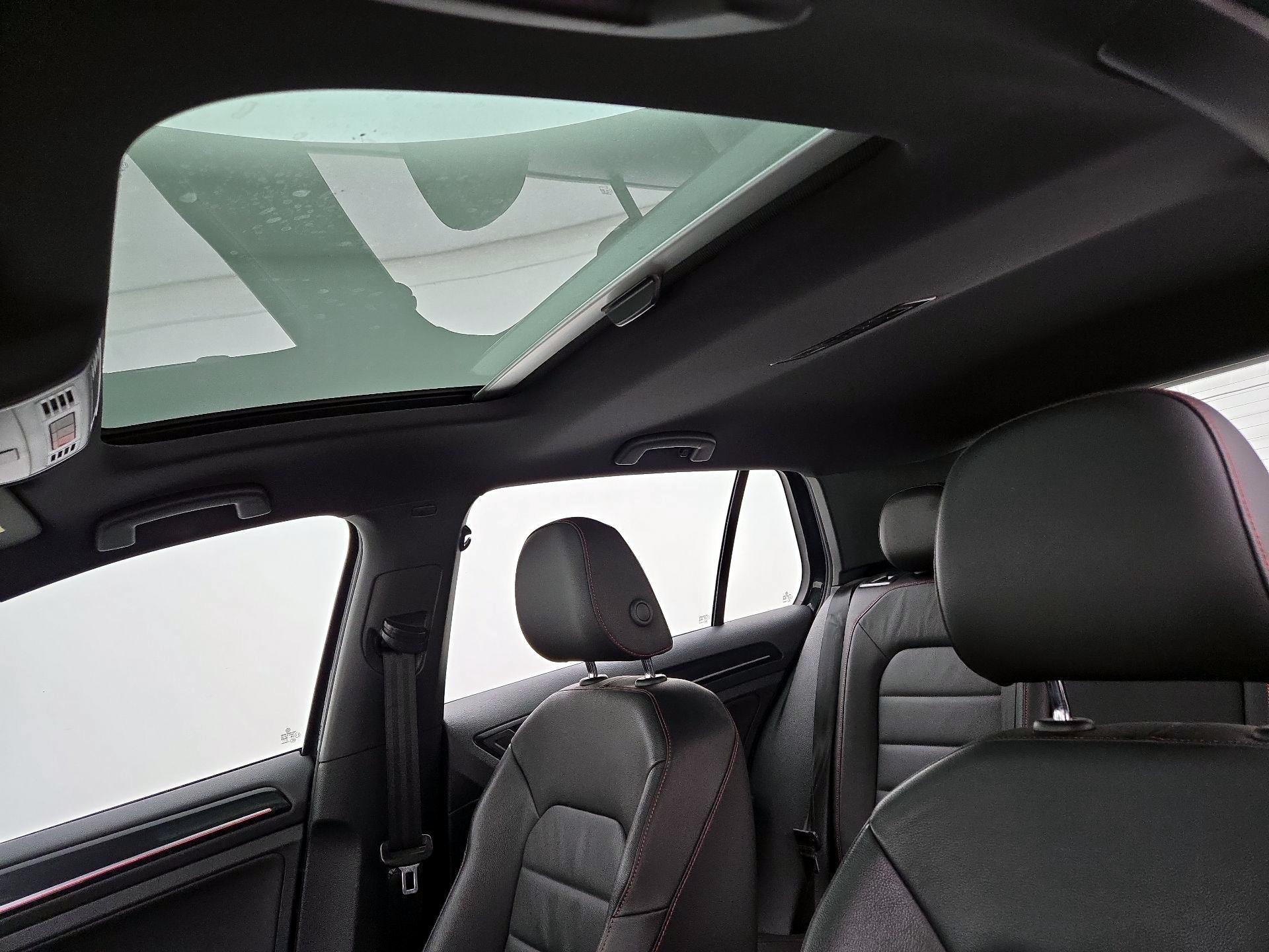 Thumbnail: 2017 Volkswagen Golf - 18