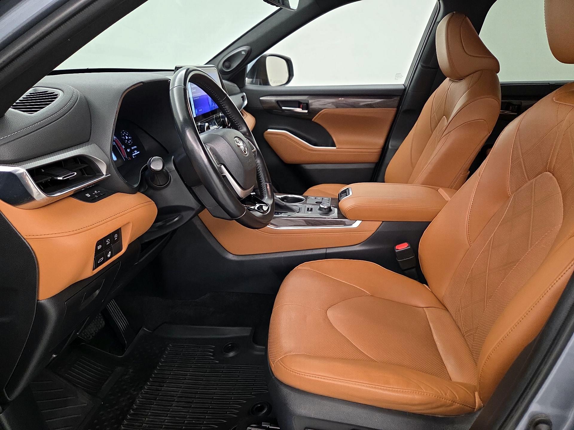 Thumbnail: 2023 Toyota Highlander - 11