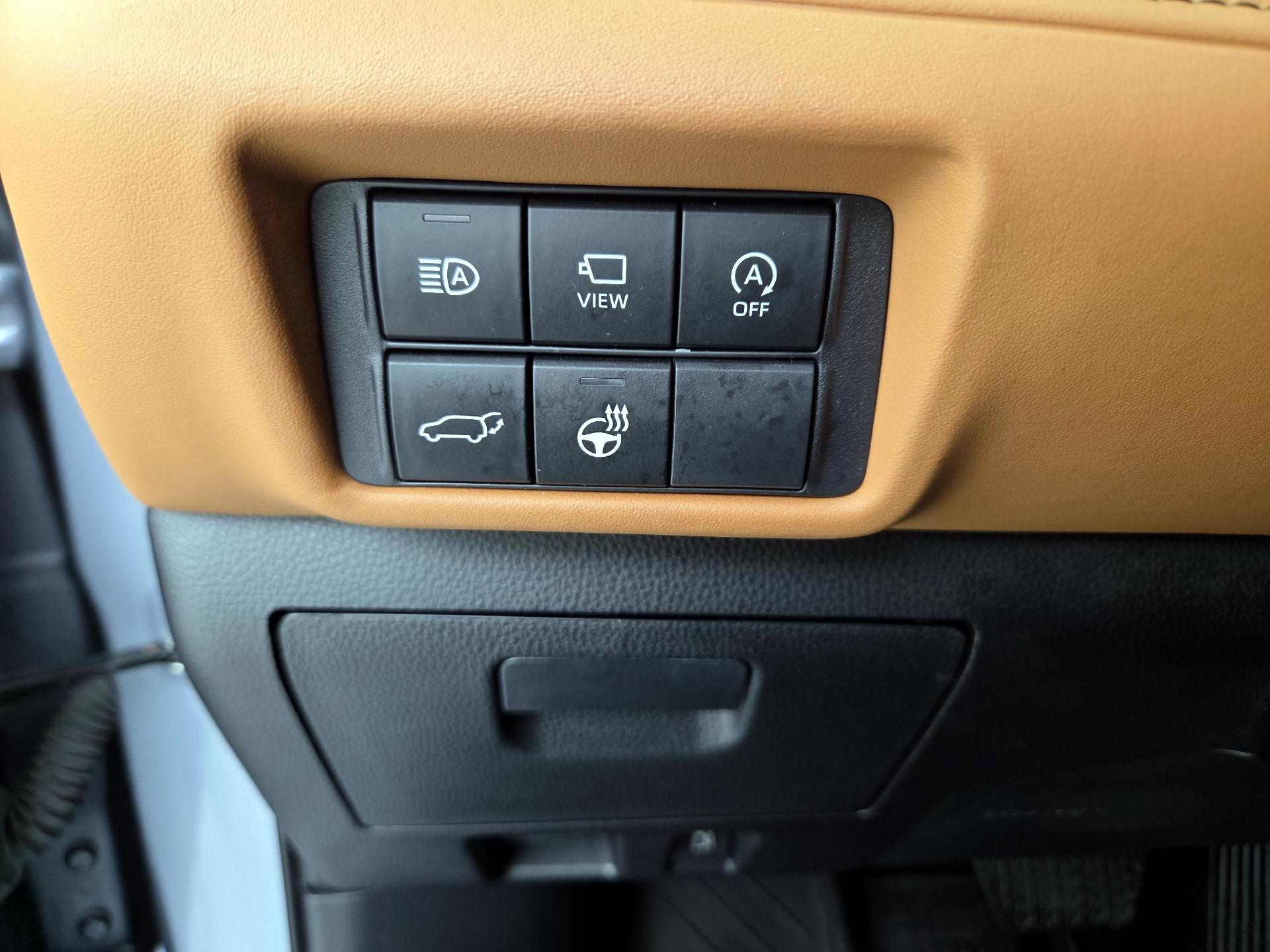 Thumbnail: 2023 Toyota Highlander - 13