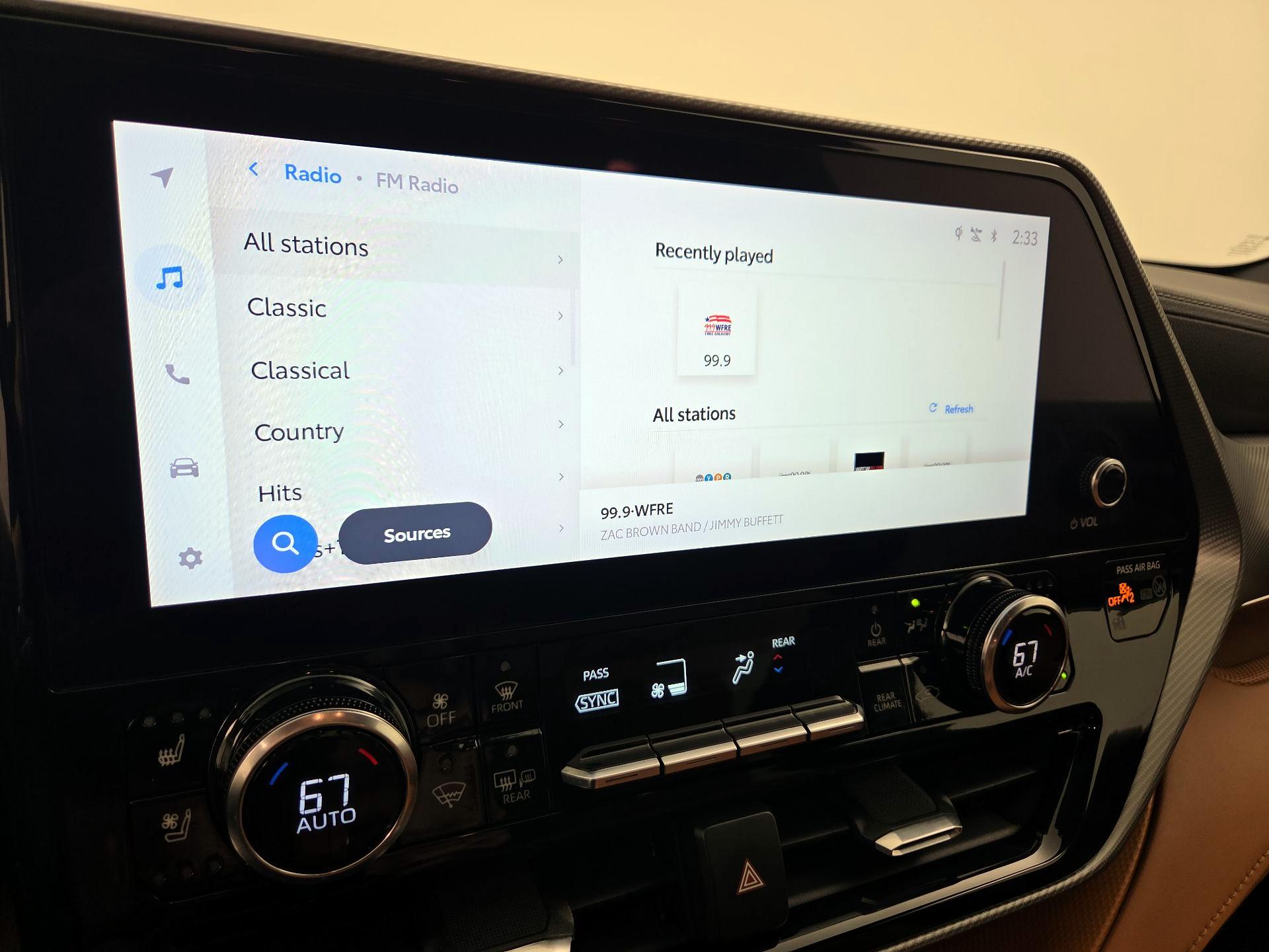 Thumbnail: 2023 Toyota Highlander - 15