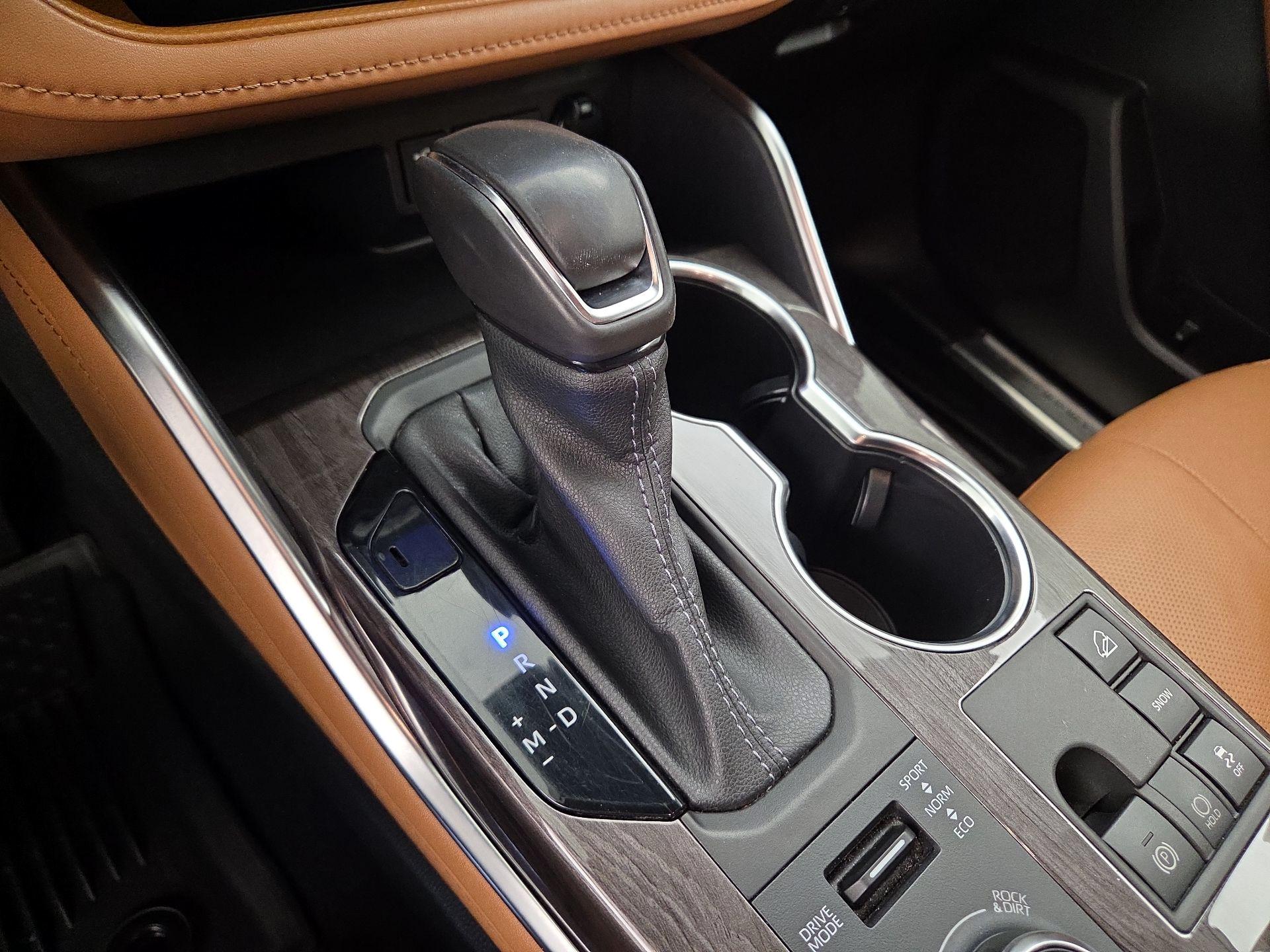 Thumbnail: 2023 Toyota Highlander - 17