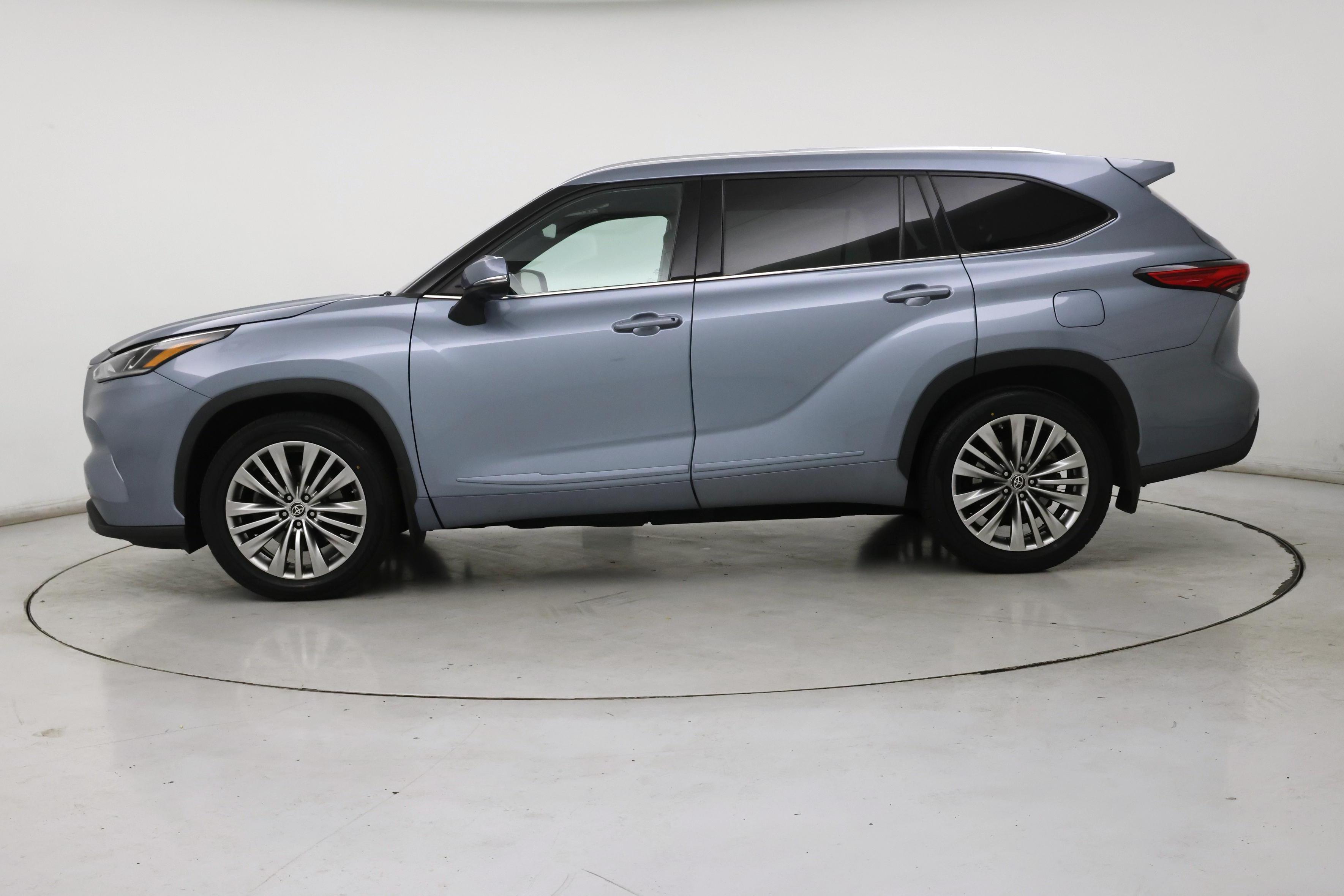 Thumbnail: 2023 Toyota Highlander - 3