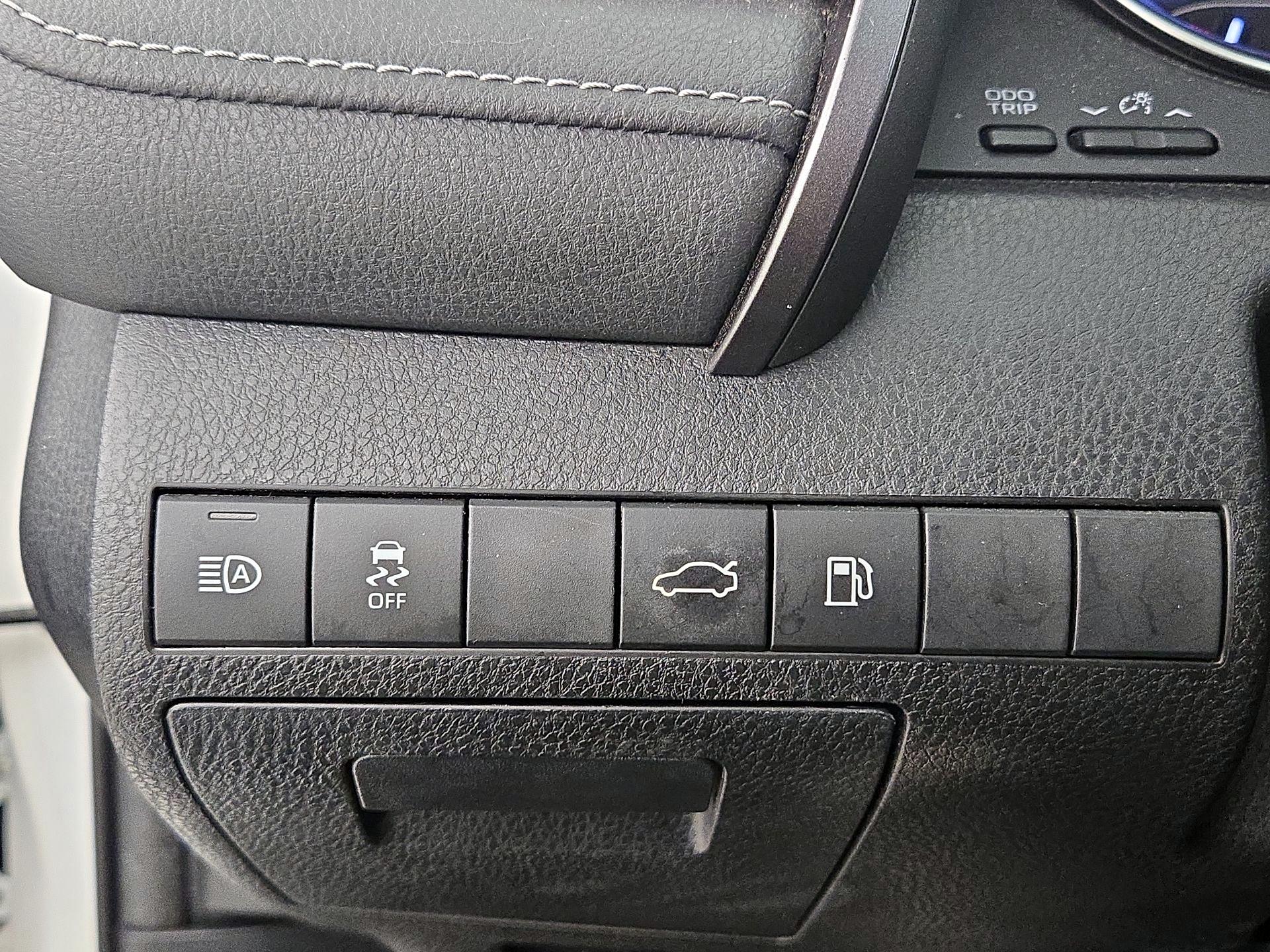 Thumbnail: 2018 Toyota Camry - 13