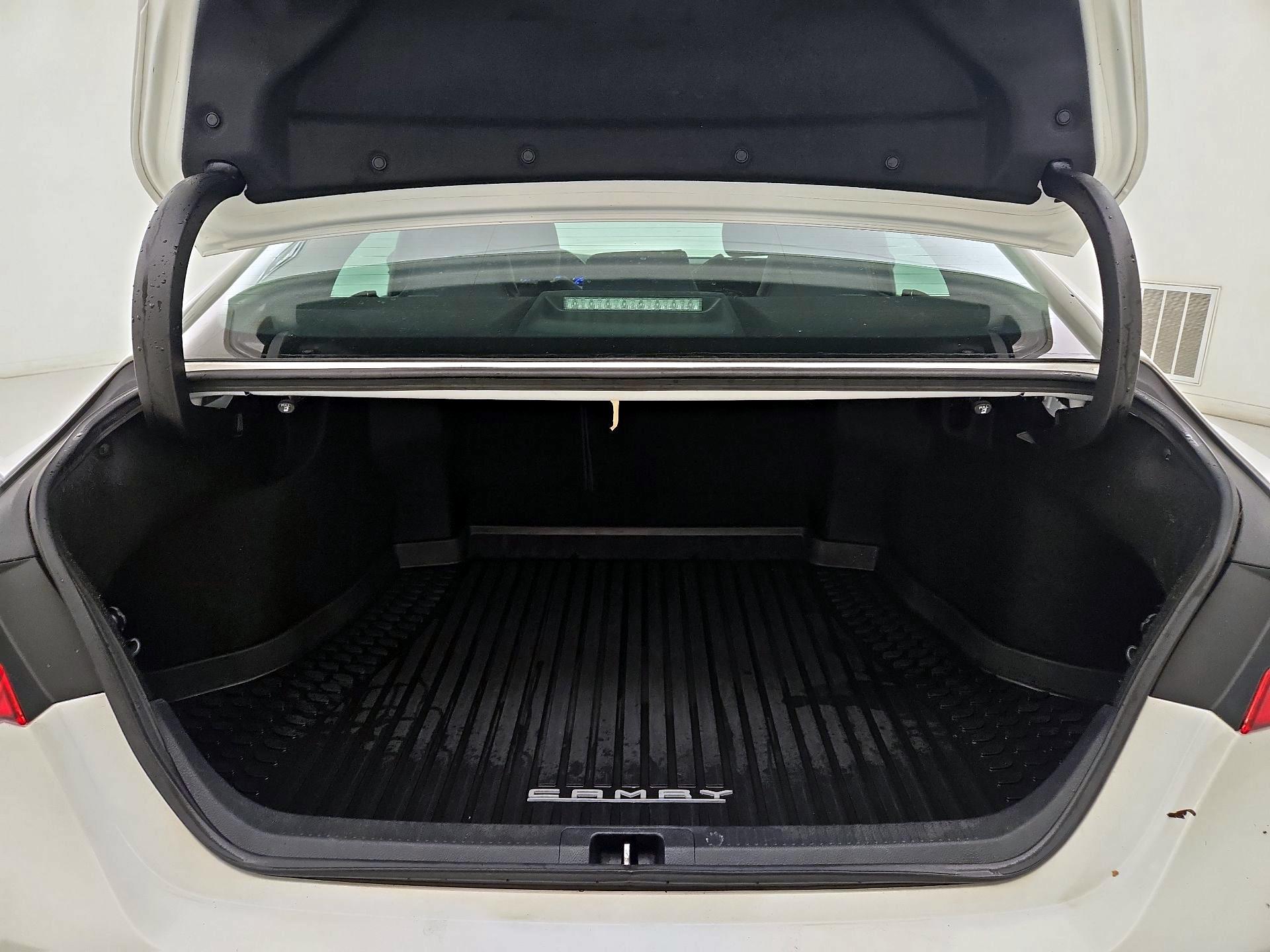 Thumbnail: 2018 Toyota Camry - 20