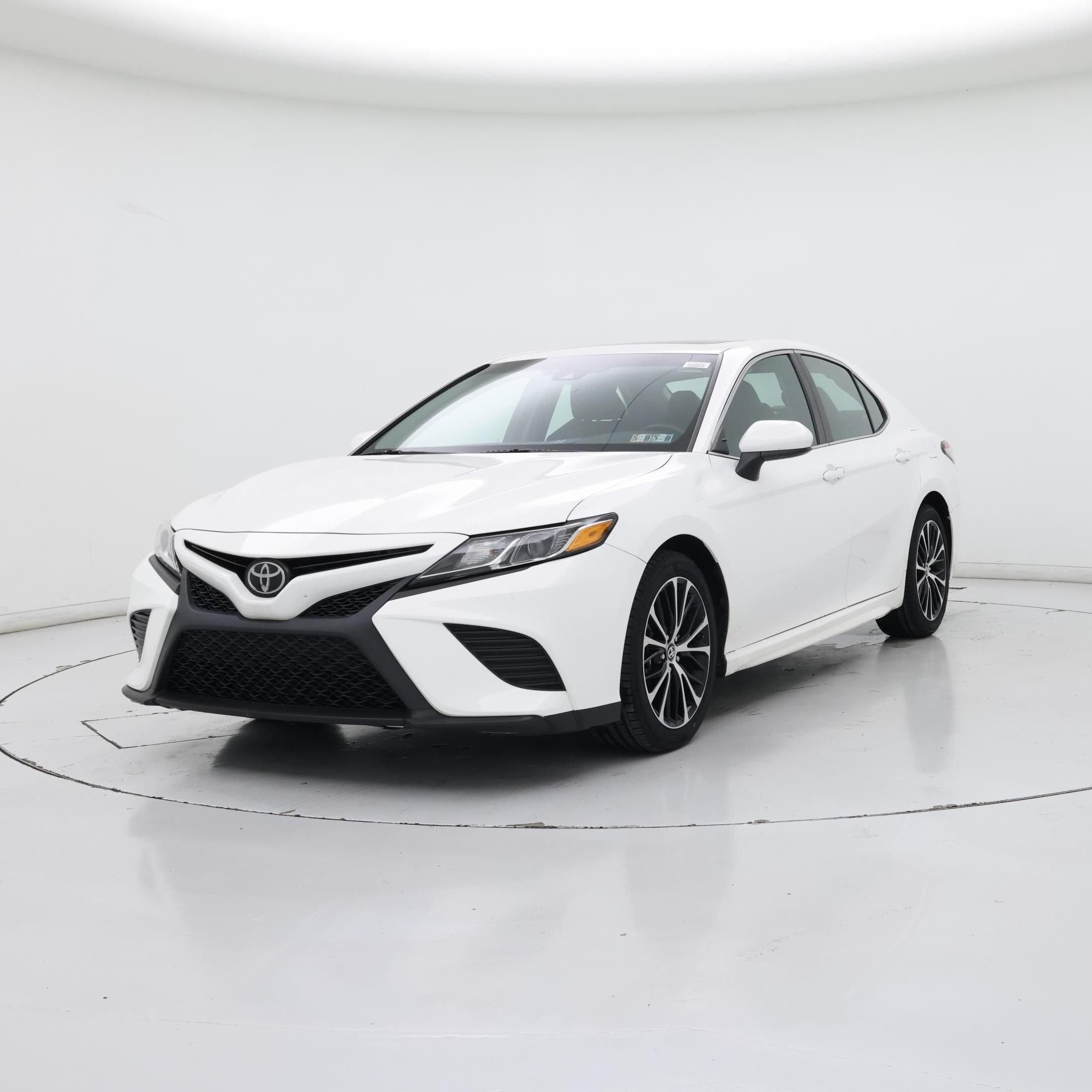 Thumbnail: 2018 Toyota Camry - 4