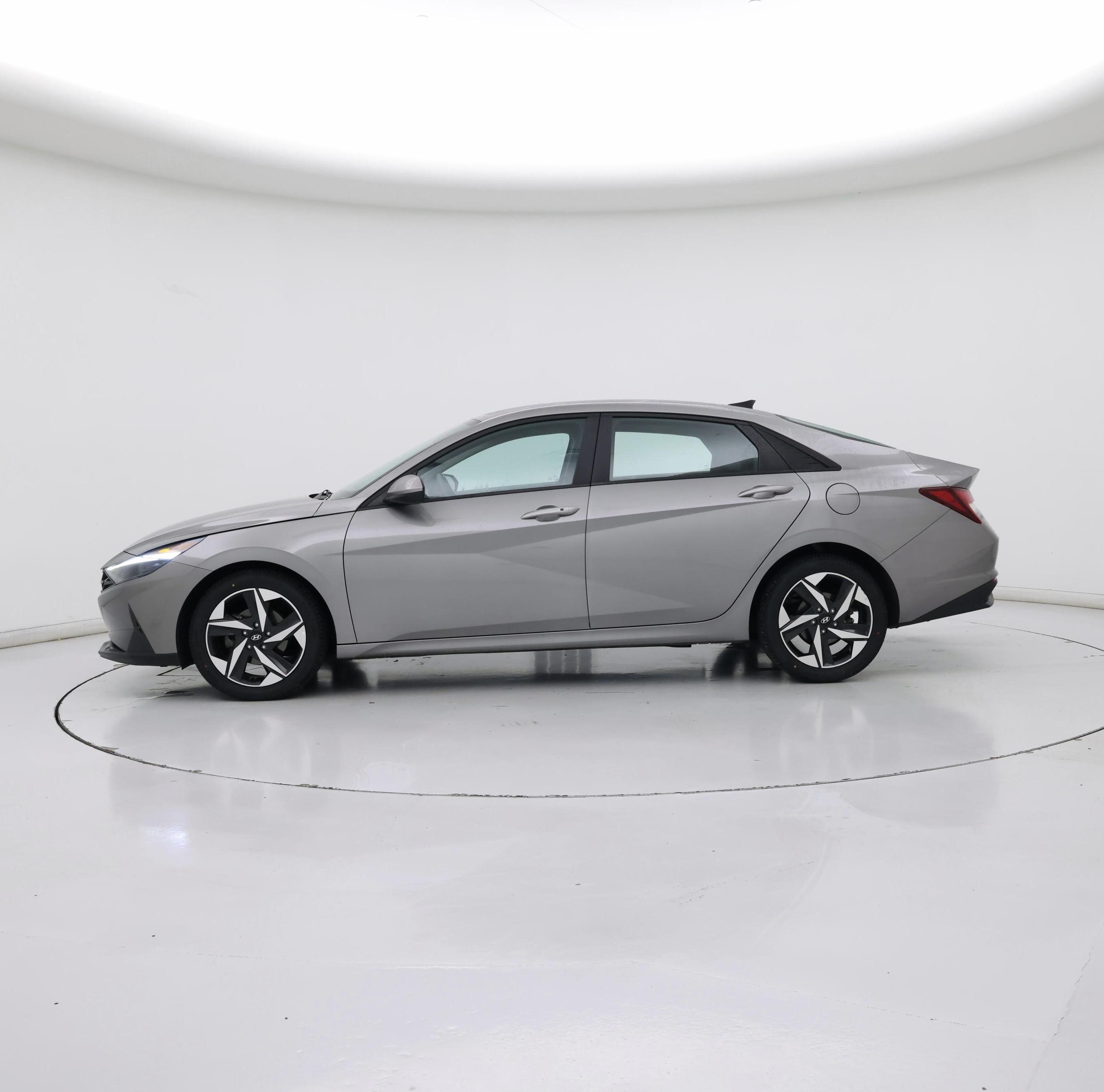 Thumbnail: 2023 Hyundai Elantra - 3