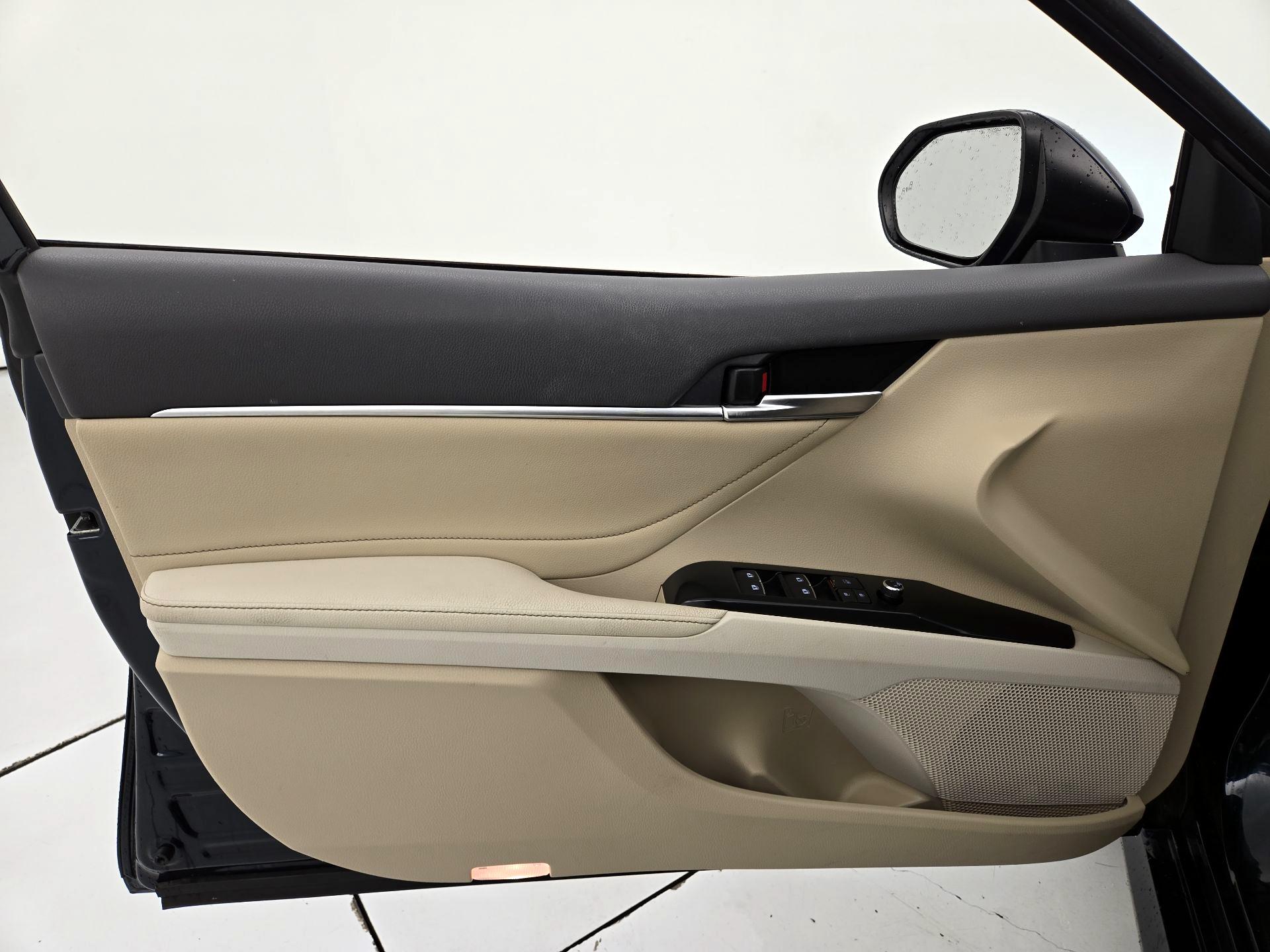 Thumbnail: 2018 Toyota Camry - 12