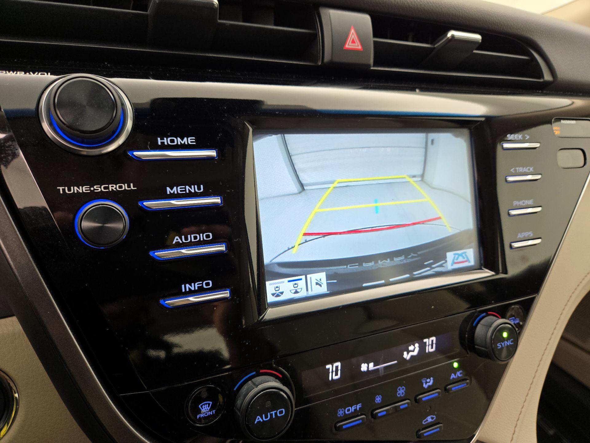 Thumbnail: 2018 Toyota Camry - 14