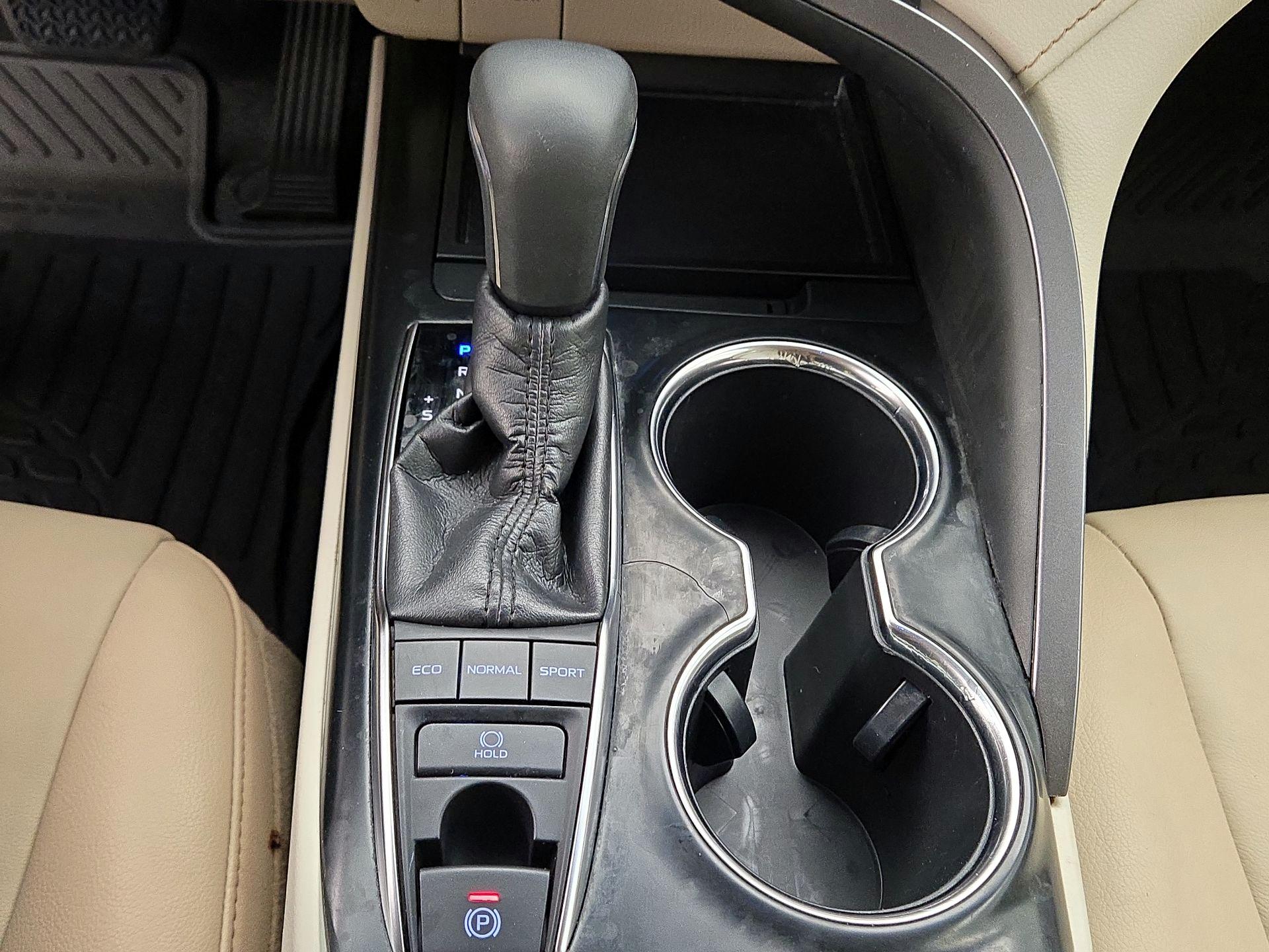 Thumbnail: 2018 Toyota Camry - 17