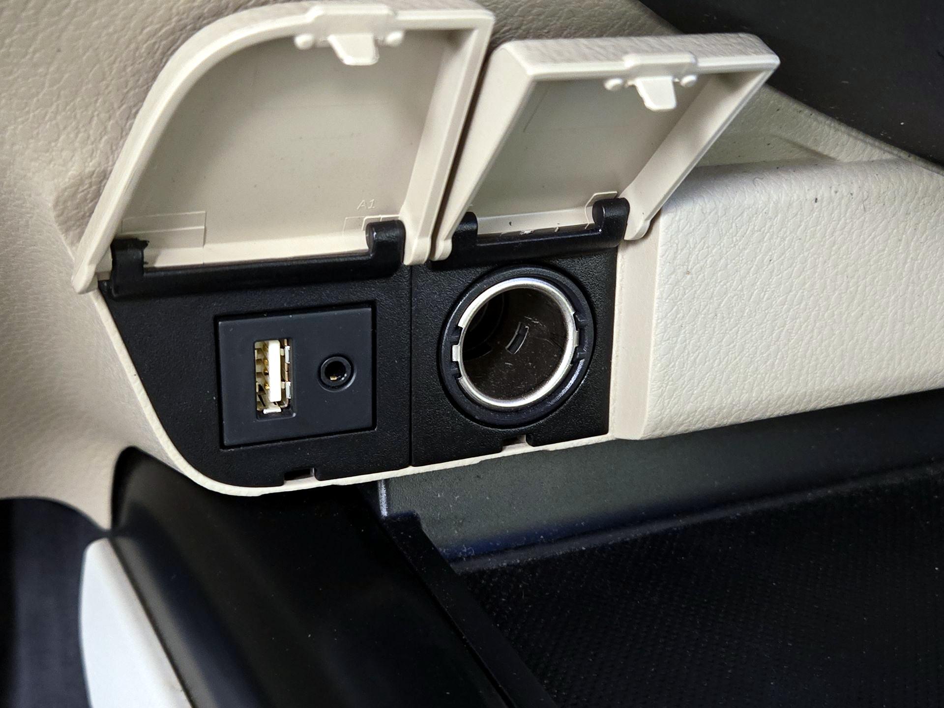 Thumbnail: 2018 Toyota Camry - 18