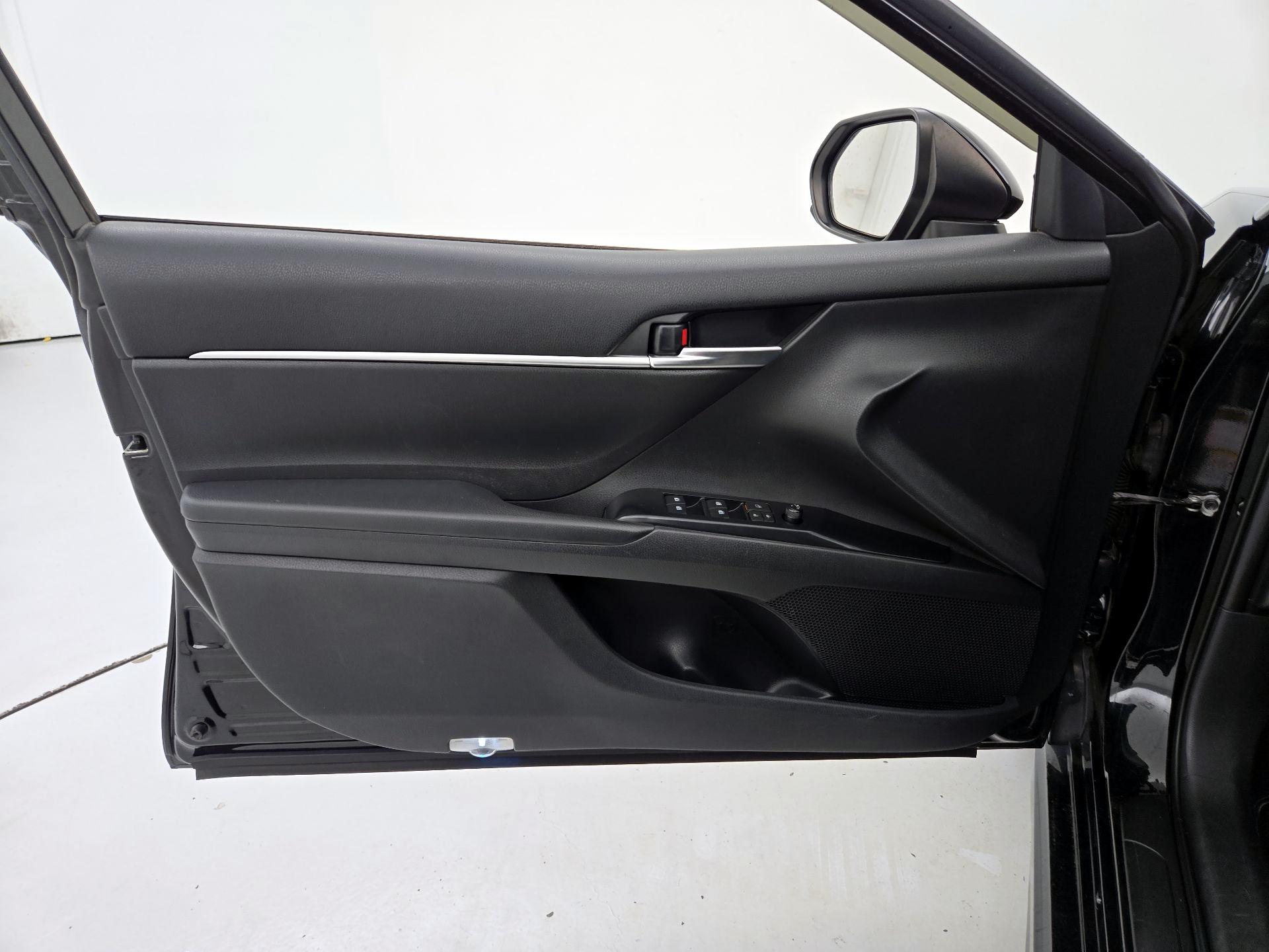 Thumbnail: 2019 Toyota Camry - 12