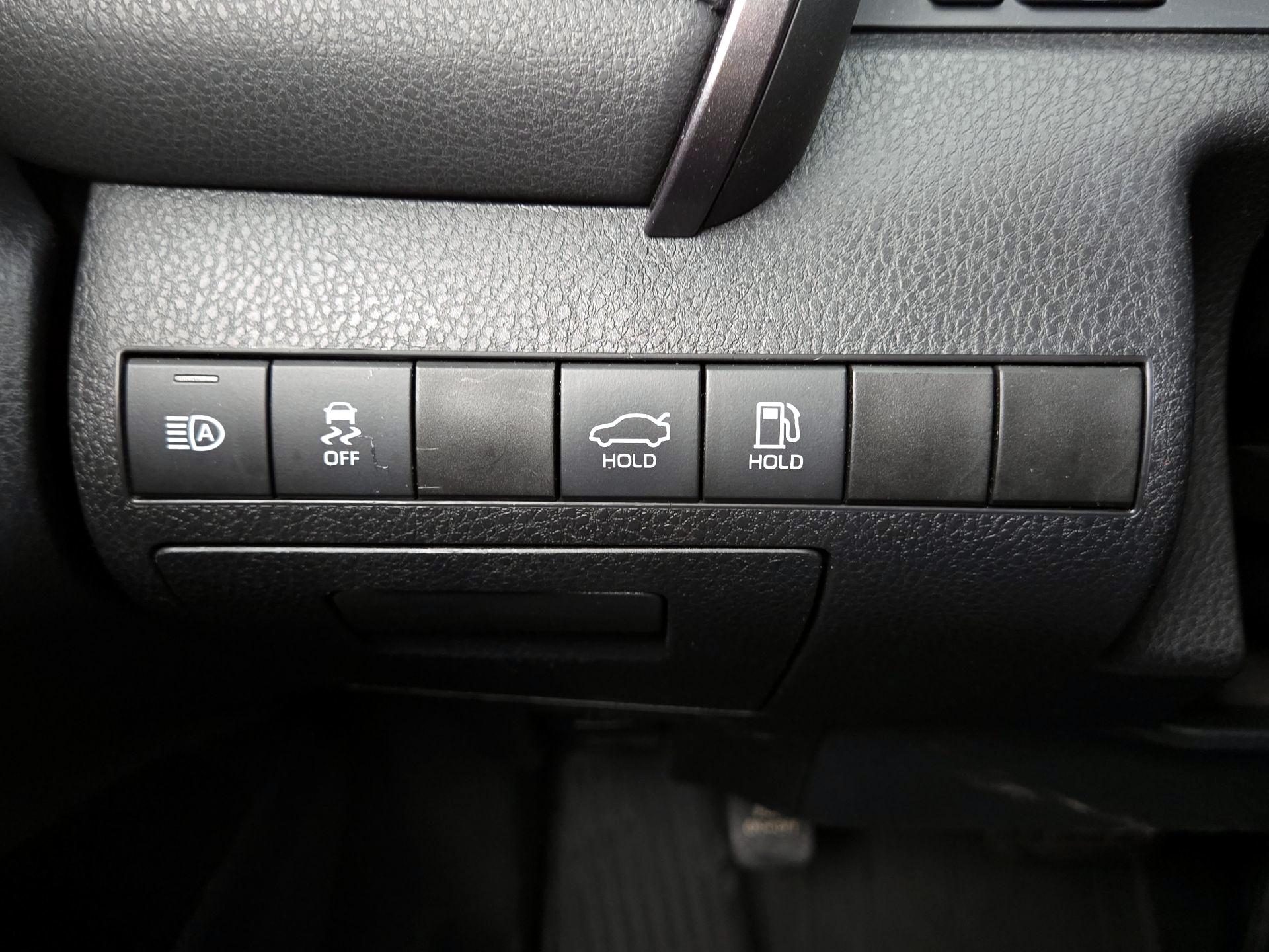 Thumbnail: 2019 Toyota Camry - 13