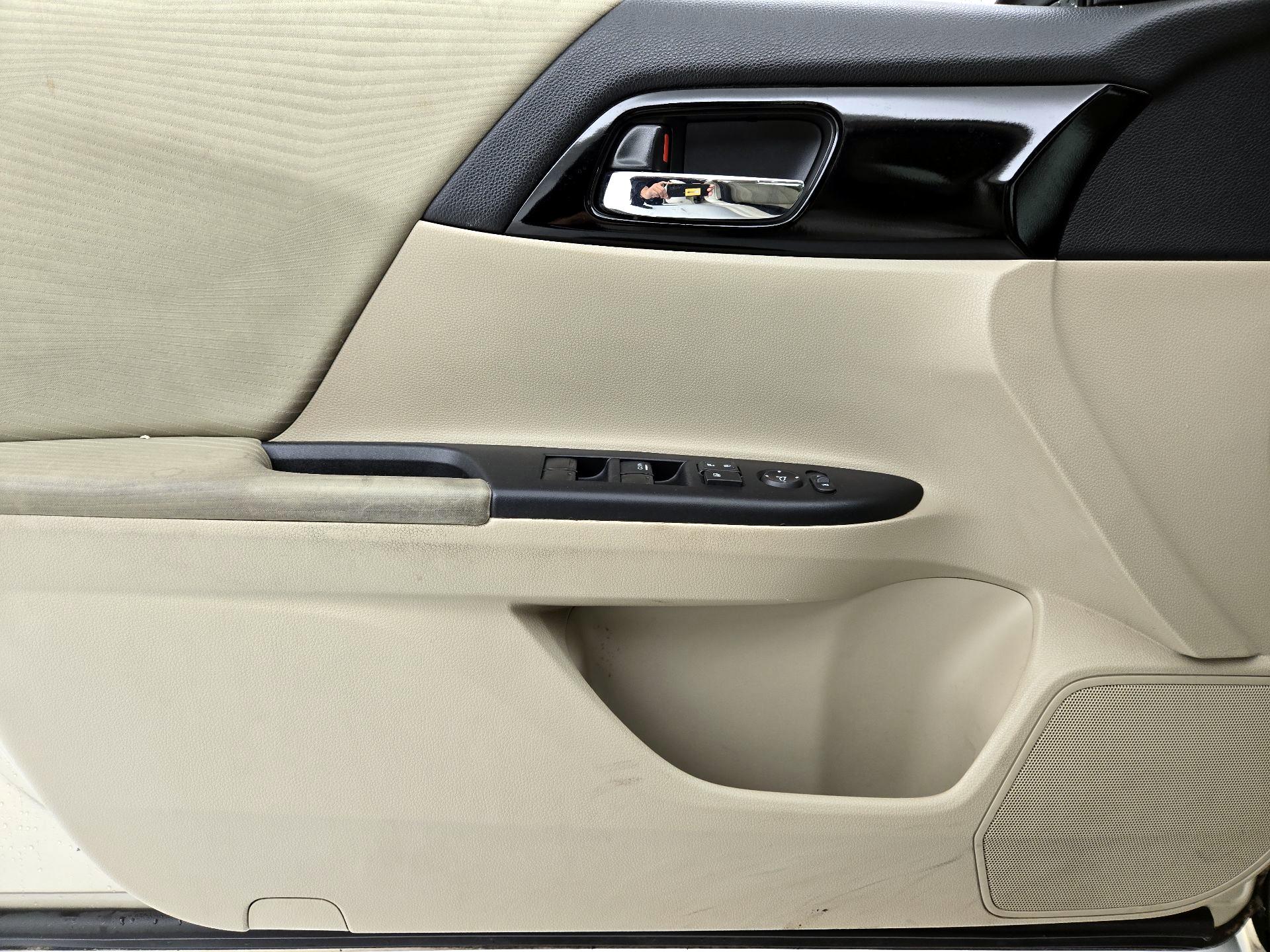 Thumbnail: 2017 Honda Accord - 12