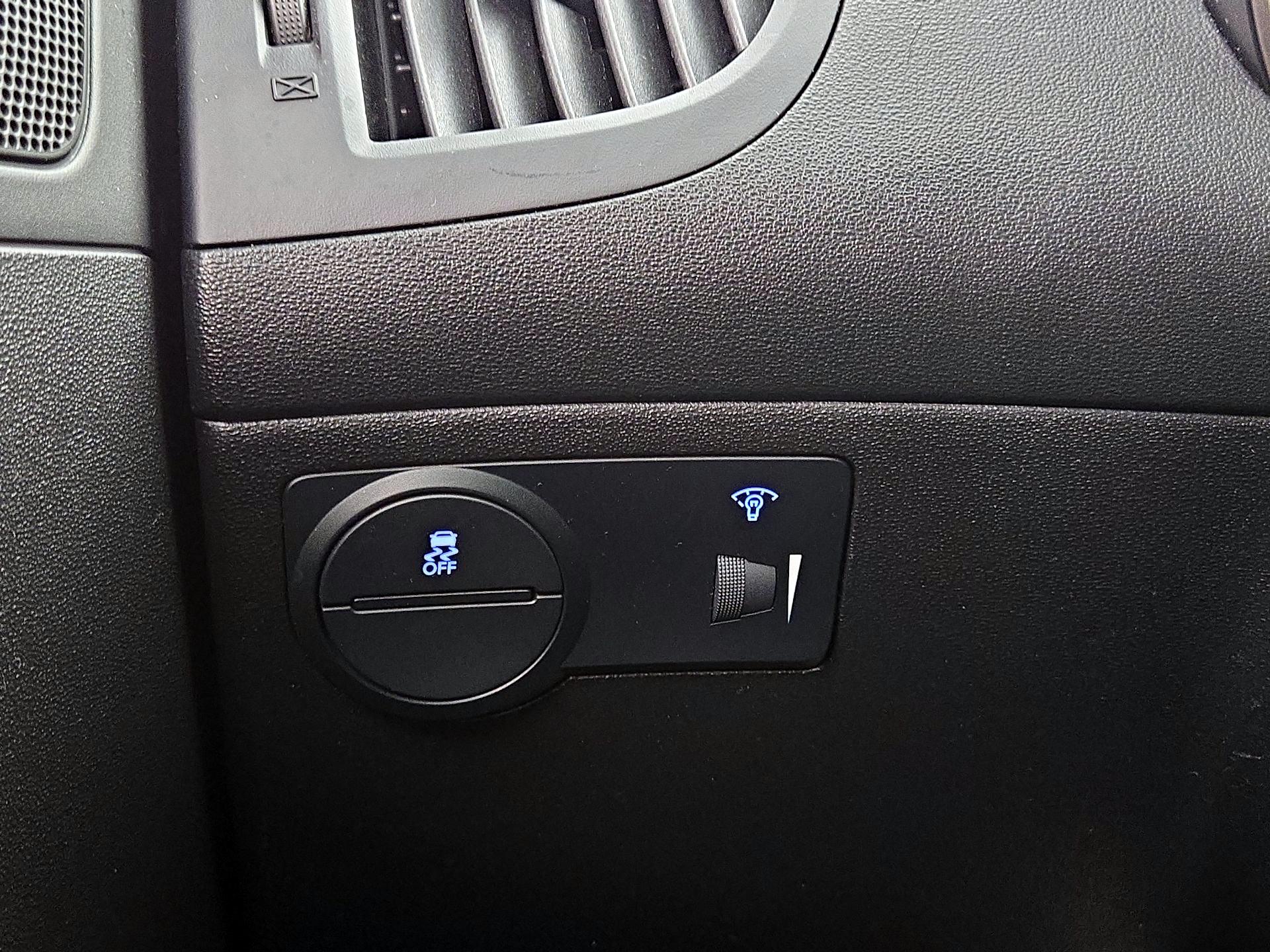 Thumbnail: 2016 Hyundai Genesis - 13