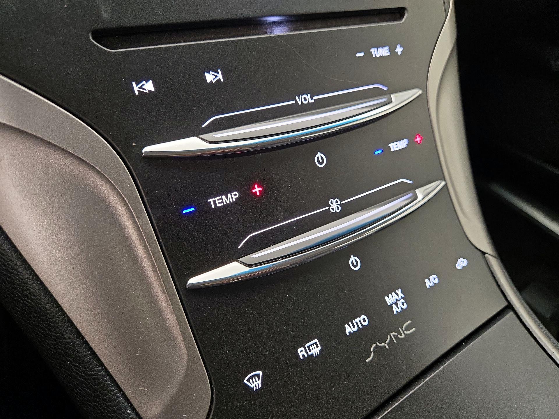 Thumbnail: 2015 Lincoln MKZ - 16