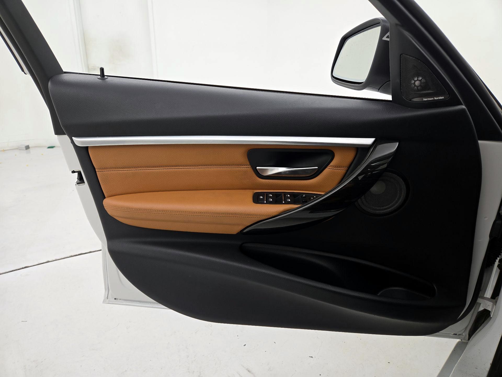 Thumbnail: 2018 BMW 3 Series - 12