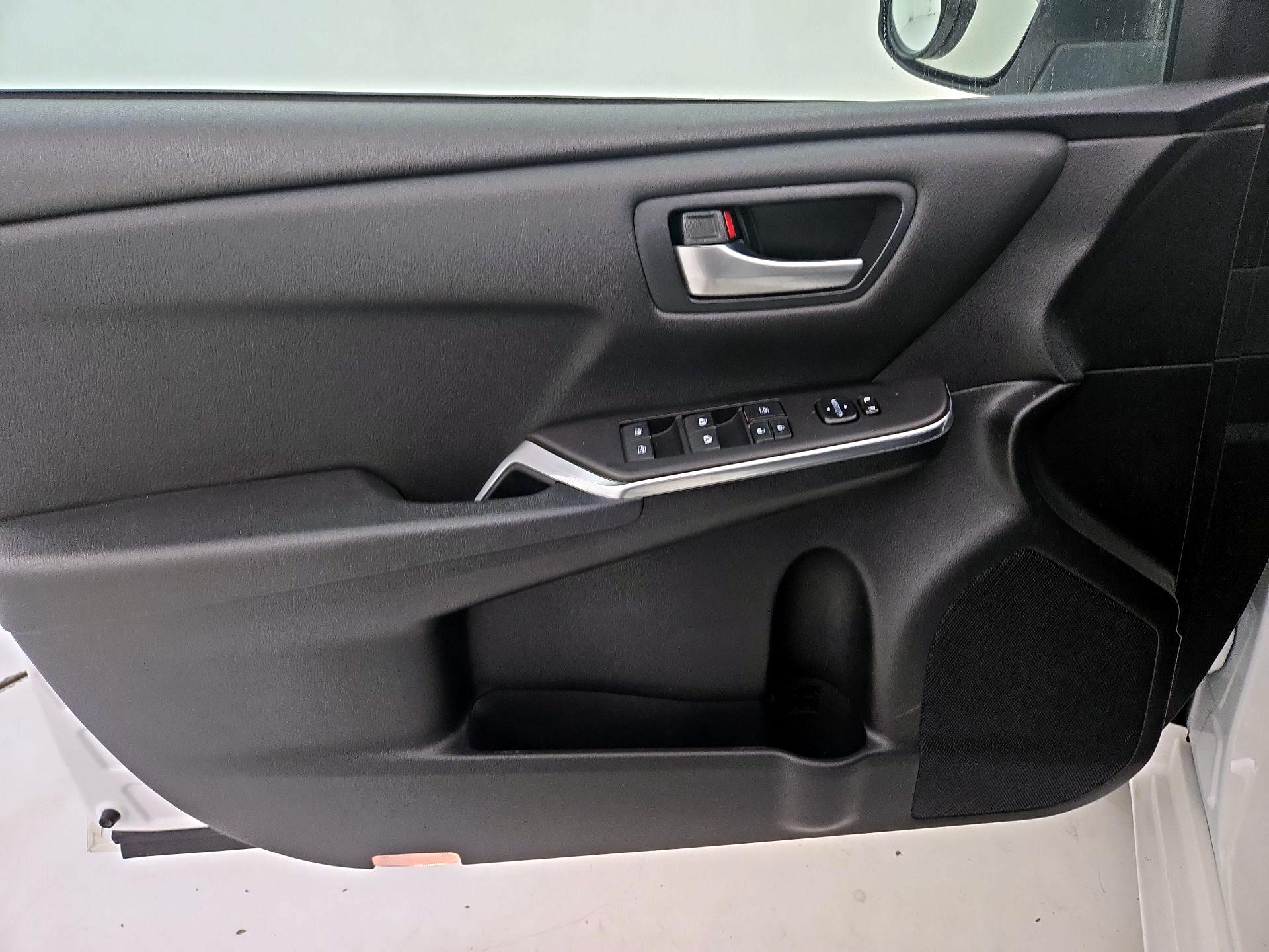 Thumbnail: 2017 Toyota Camry - 12