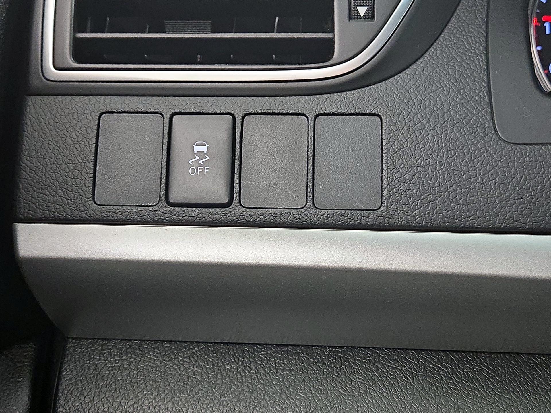 Thumbnail: 2017 Toyota Camry - 13