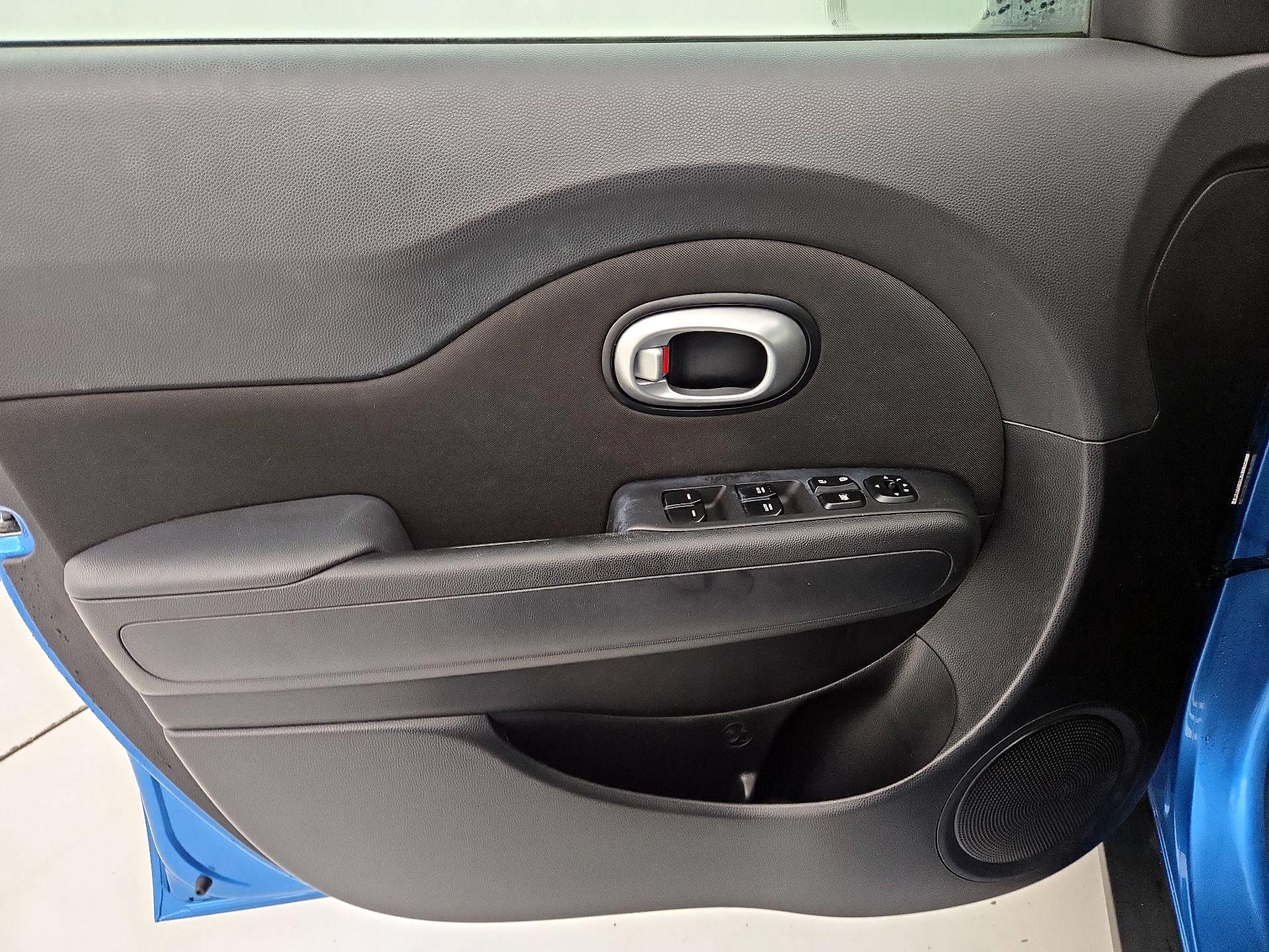 Thumbnail: 2016 Kia Soul - 12