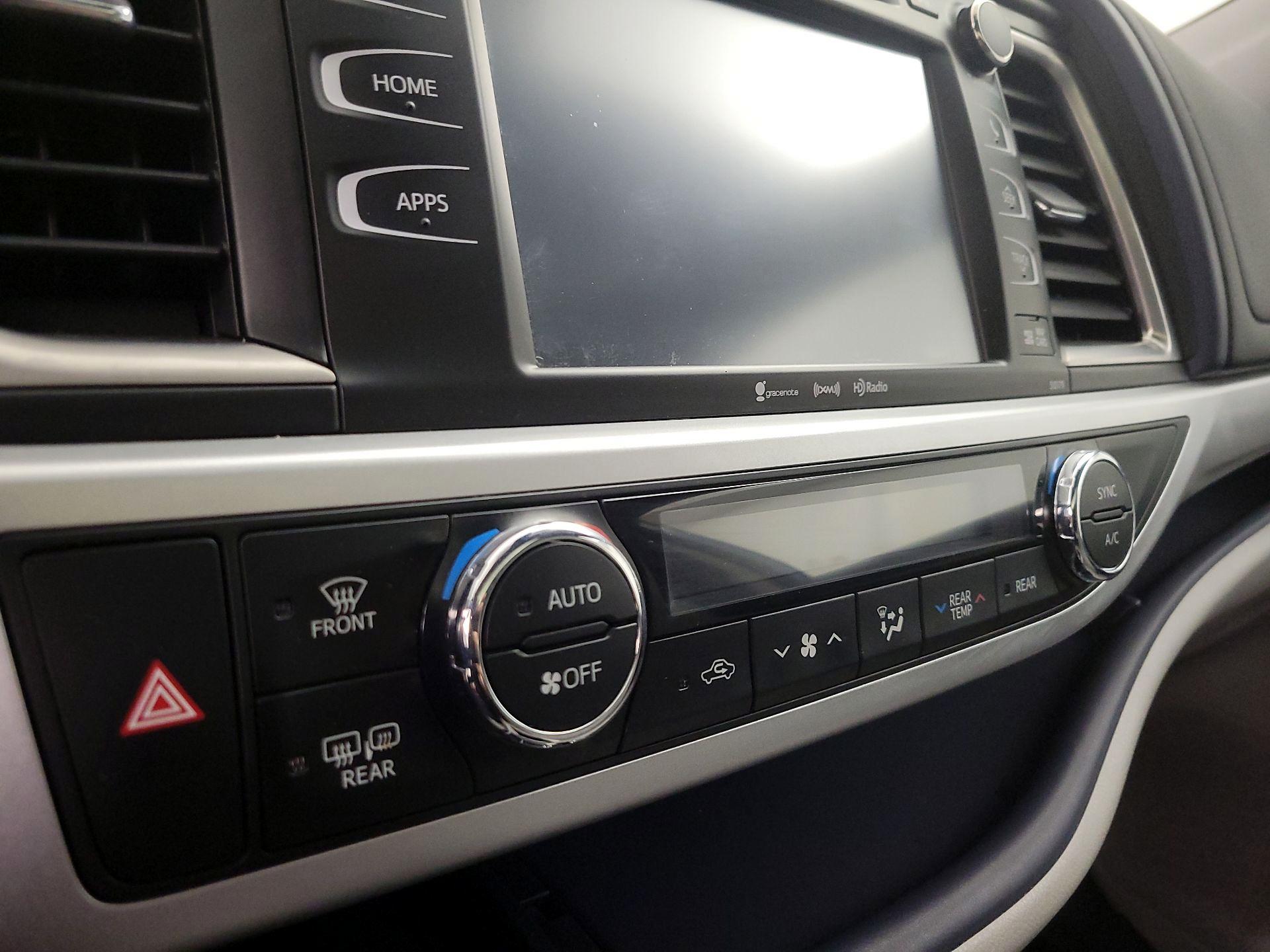 Thumbnail: 2018 Toyota Highlander - 16