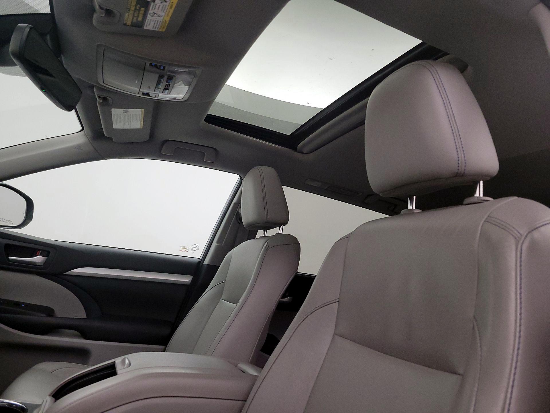 Thumbnail: 2018 Toyota Highlander - 19