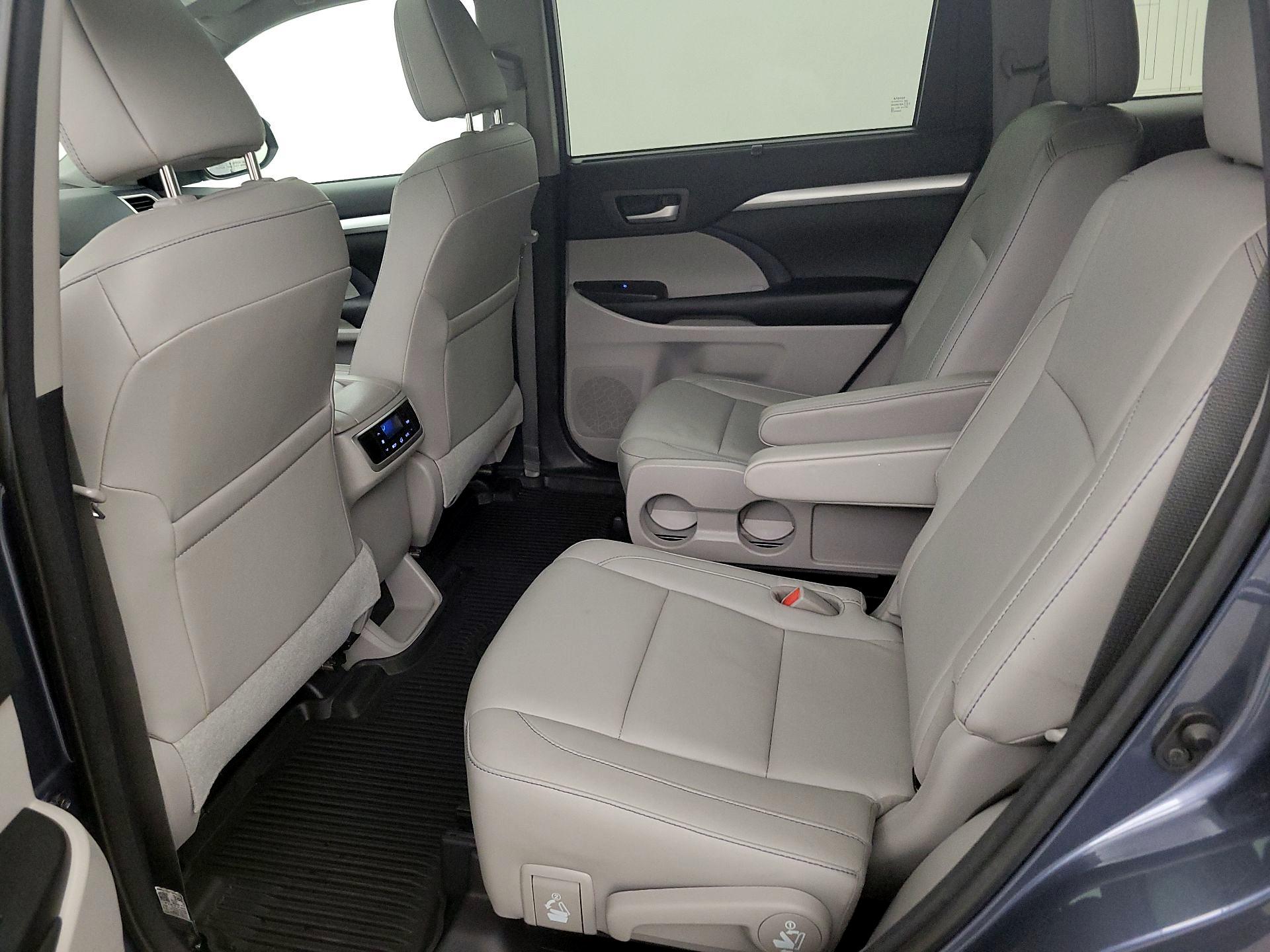 Thumbnail: 2018 Toyota Highlander - 20