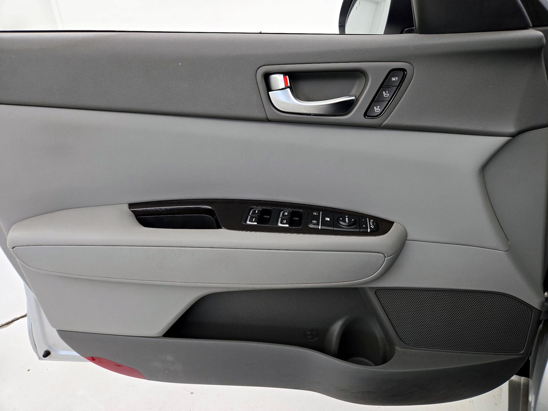 Thumbnail: 2016 Kia Optima - 12