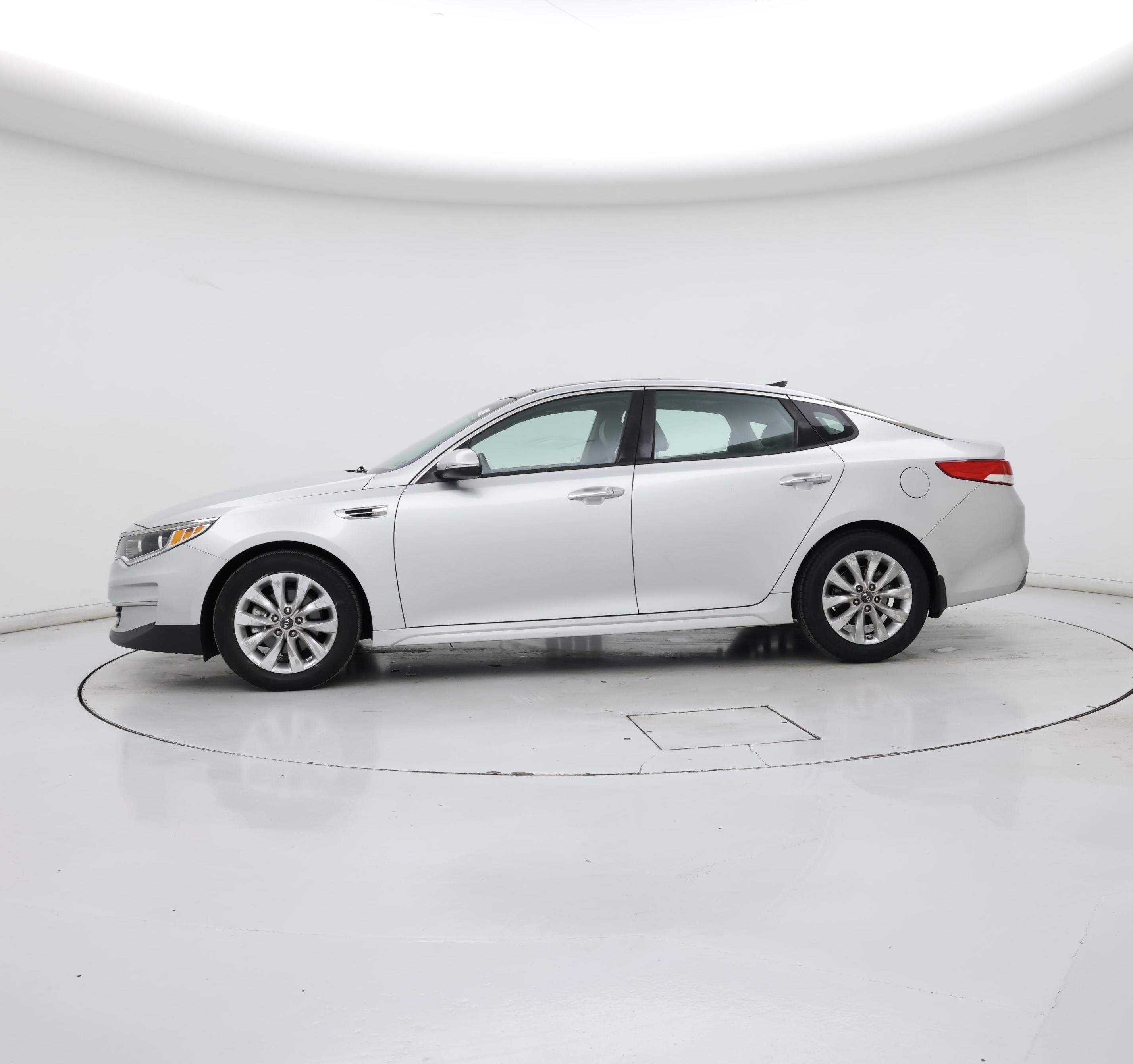 Thumbnail: 2016 Kia Optima - 3