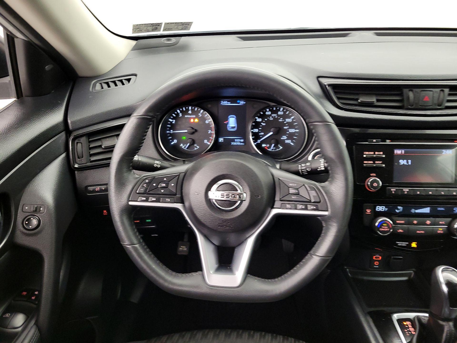 Thumbnail: 2017 Nissan Rogue - 10