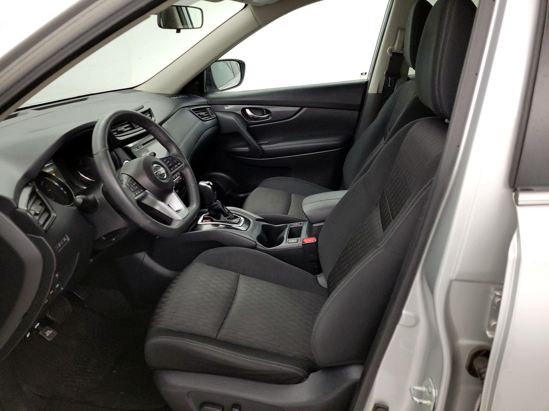 Thumbnail: 2017 Nissan Rogue - 11