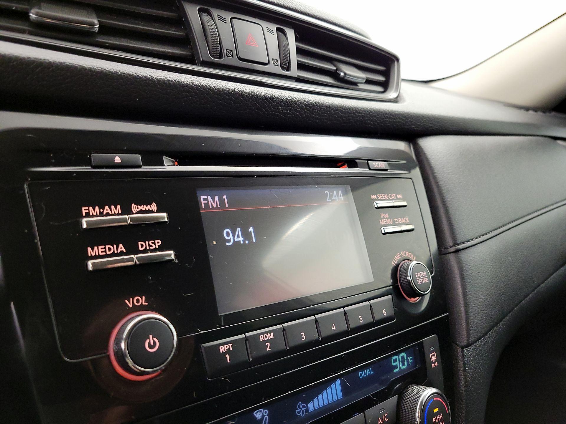 Thumbnail: 2017 Nissan Rogue - 15