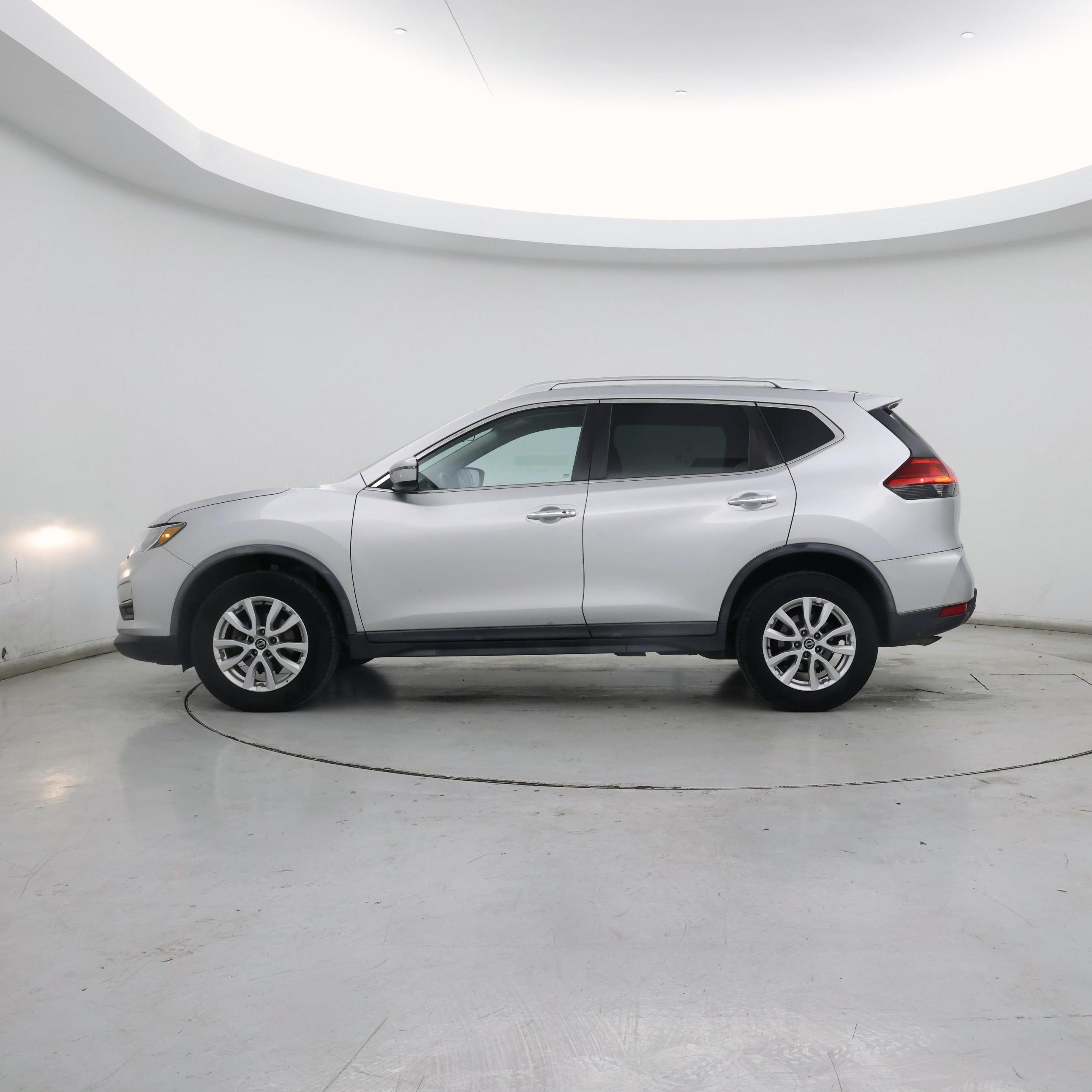 Thumbnail: 2017 Nissan Rogue - 3