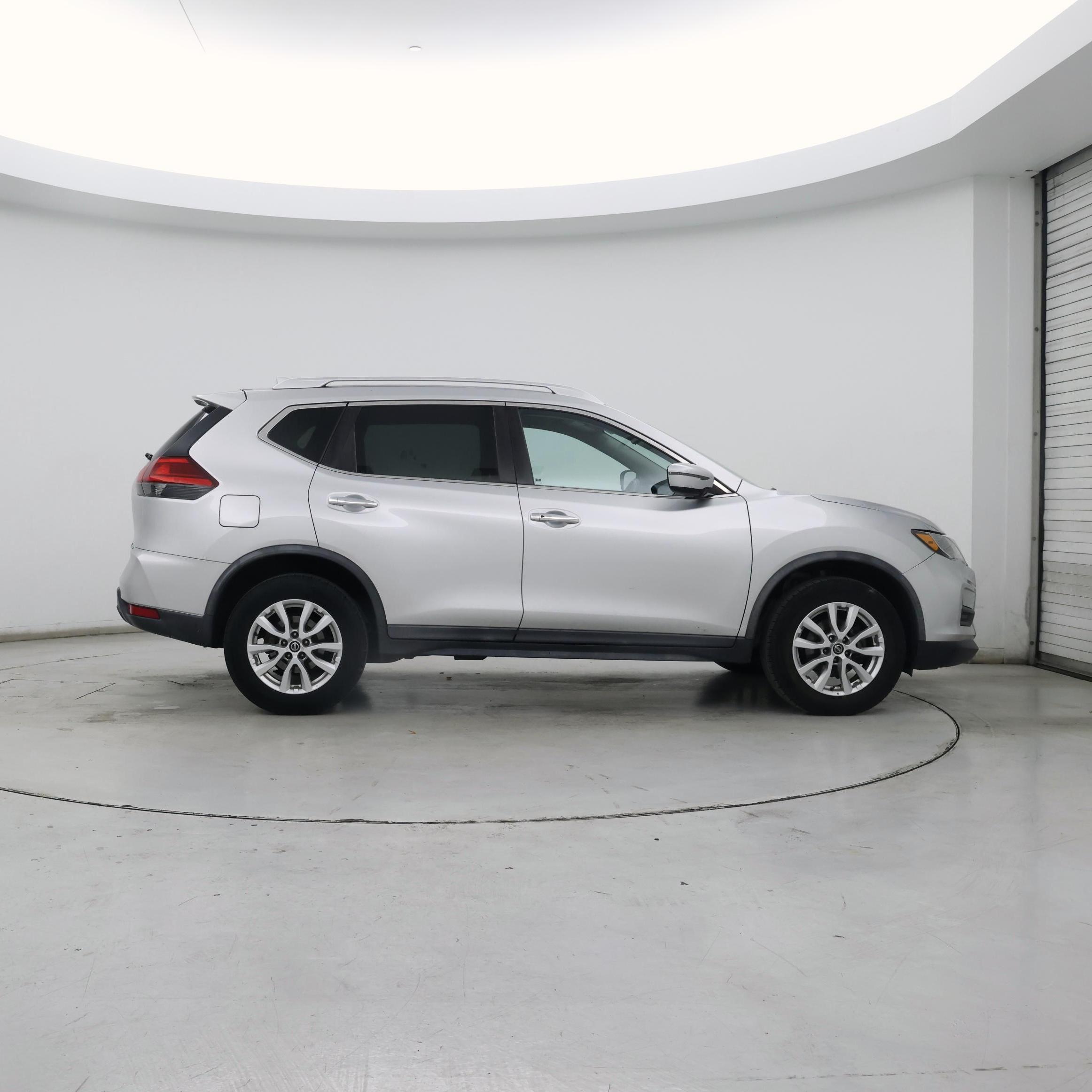 Thumbnail: 2017 Nissan Rogue - 7