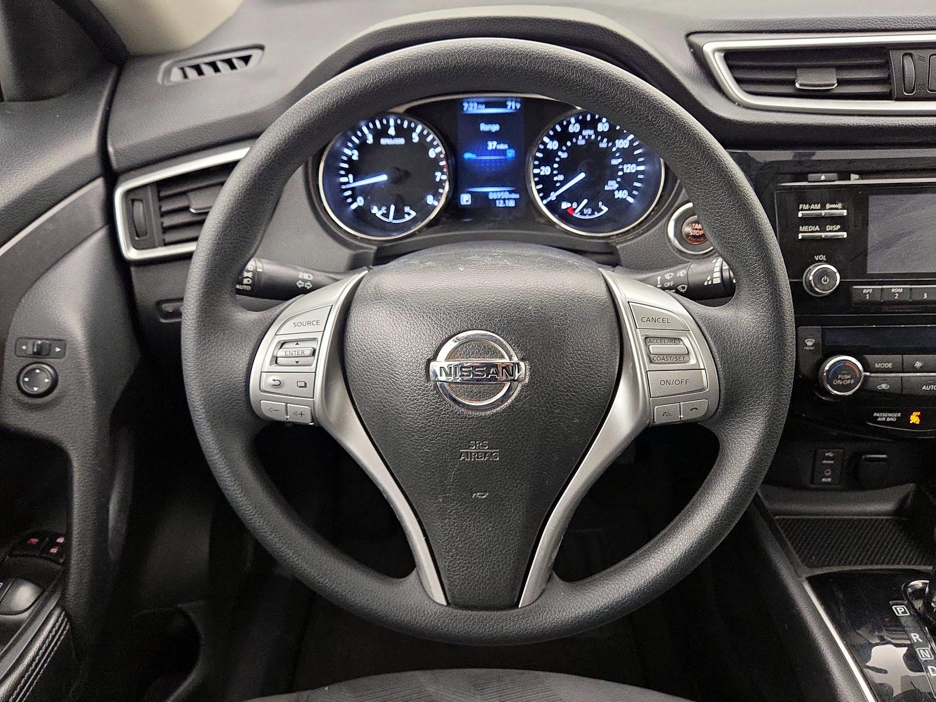 Thumbnail: 2015 Nissan Rogue - 10