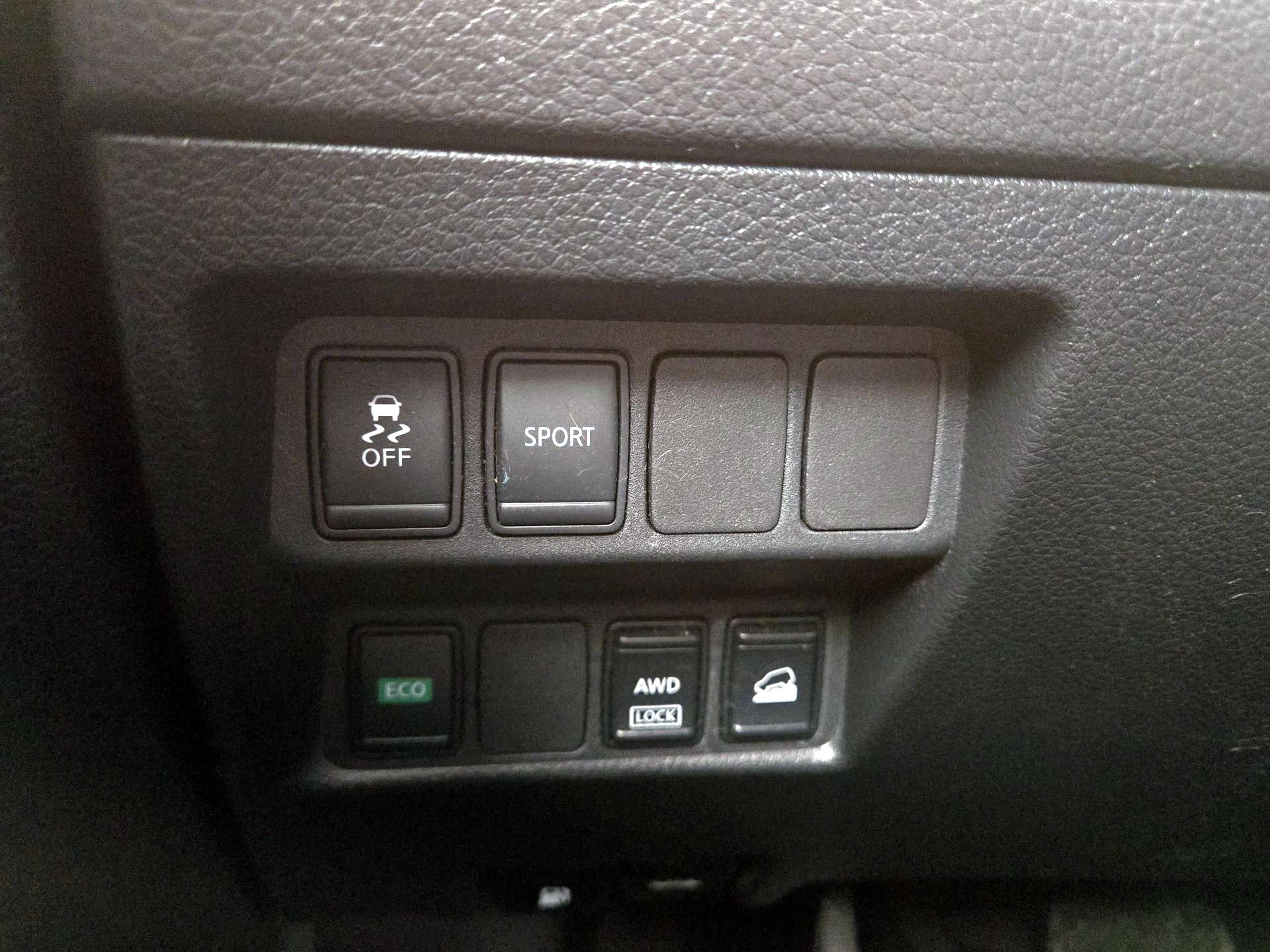 Thumbnail: 2015 Nissan Rogue - 13