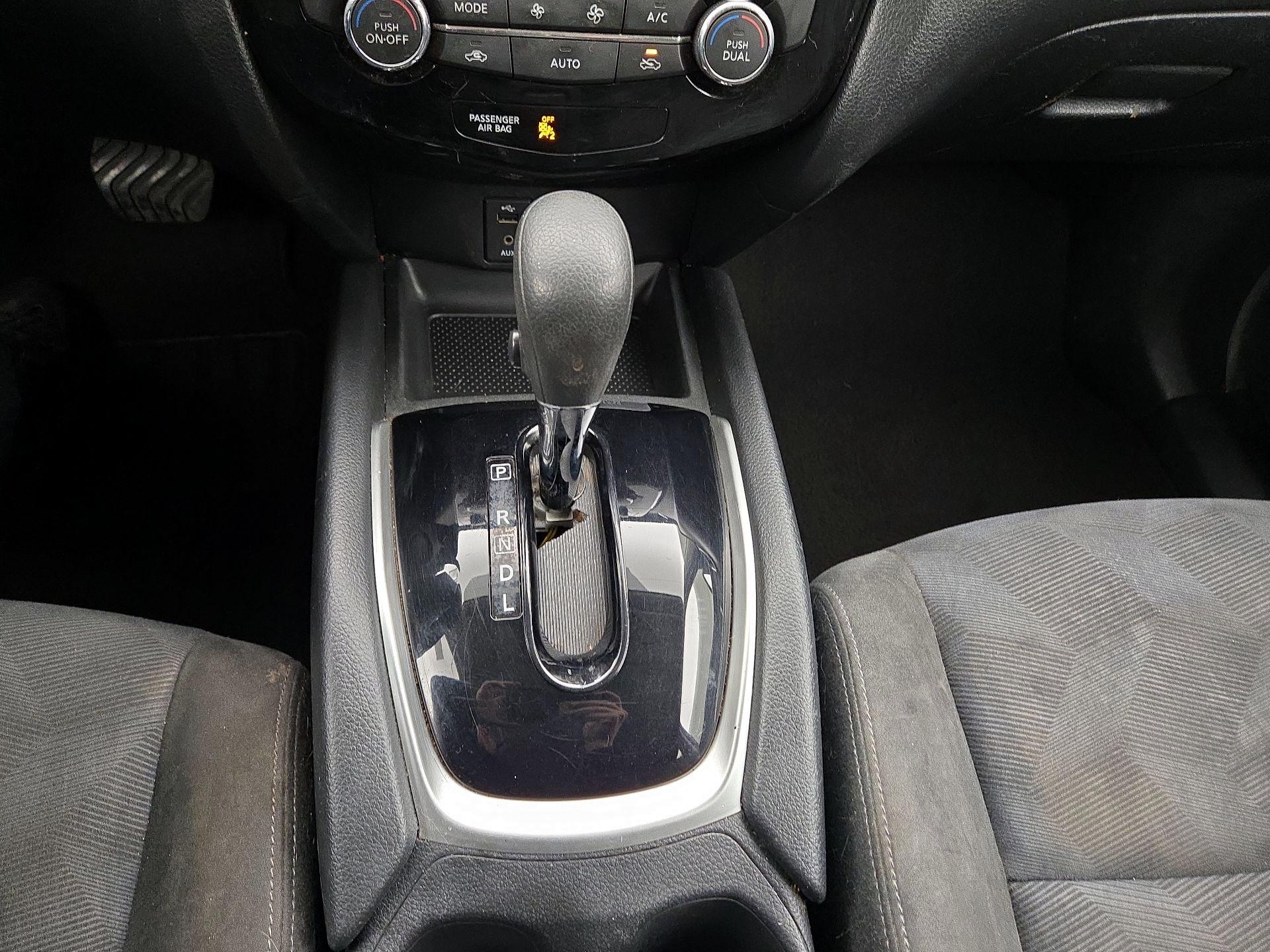 Thumbnail: 2015 Nissan Rogue - 17