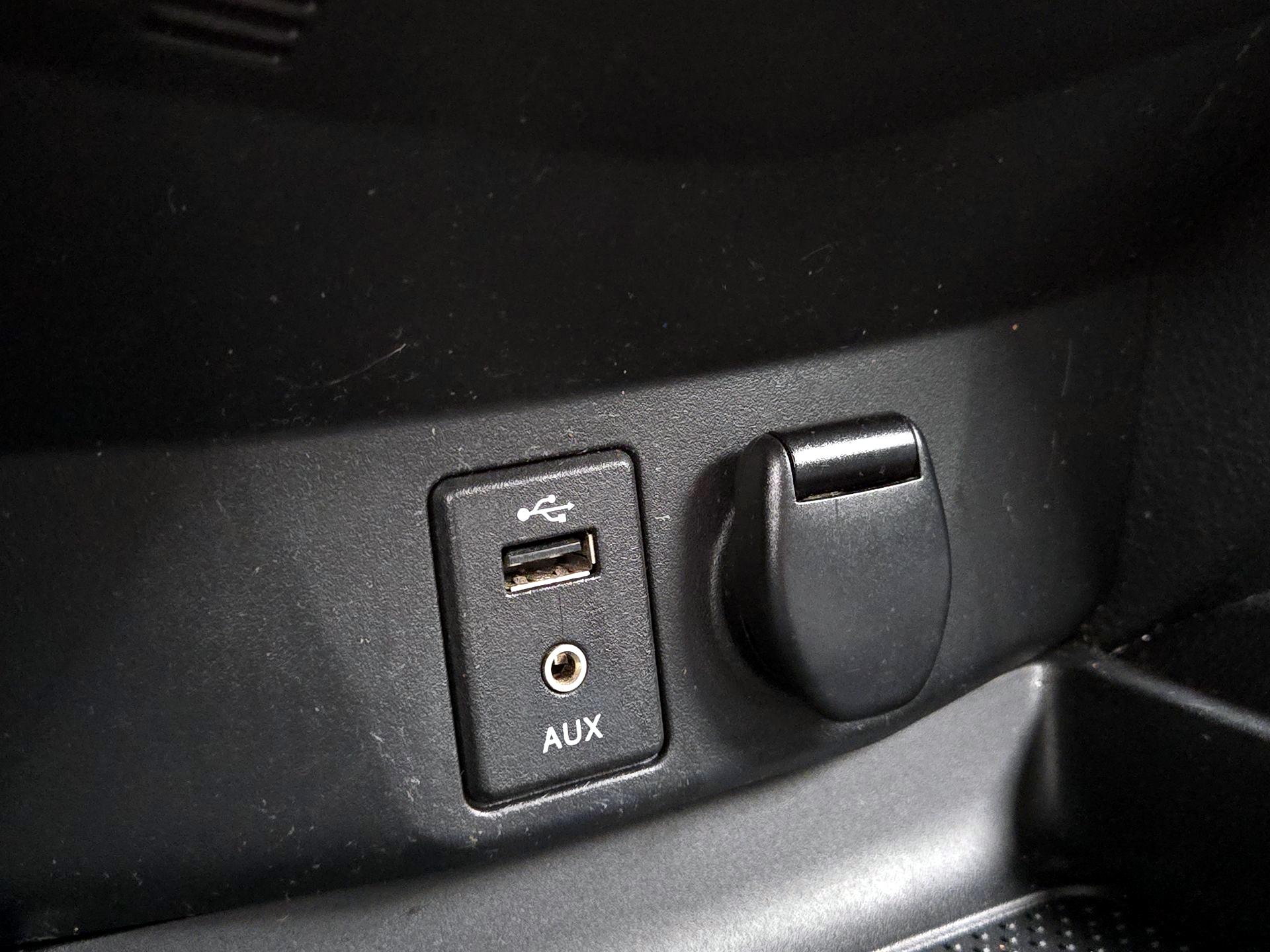 Thumbnail: 2015 Nissan Rogue - 18