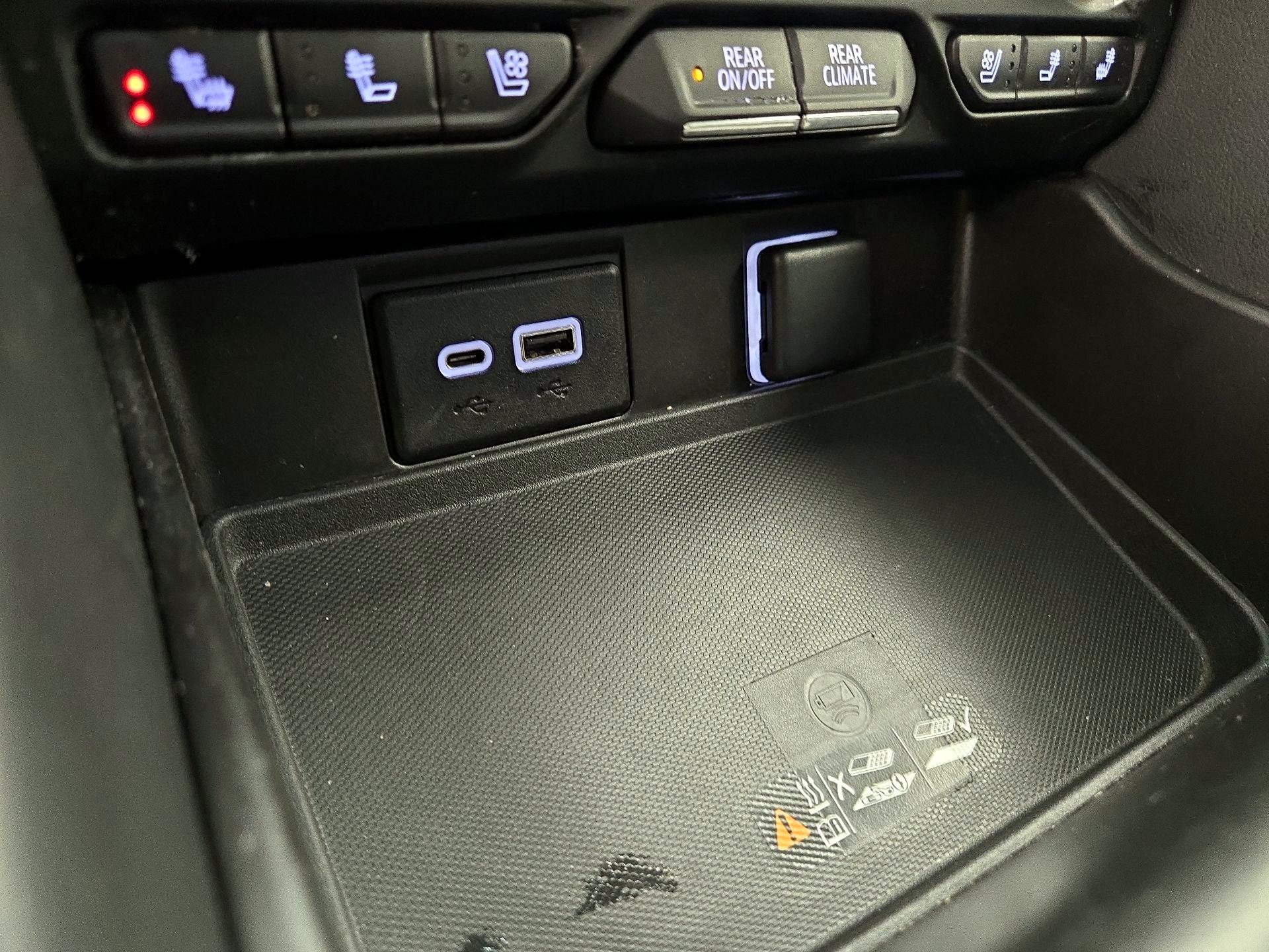 Thumbnail: 2022 GMC Yukon XL - 18